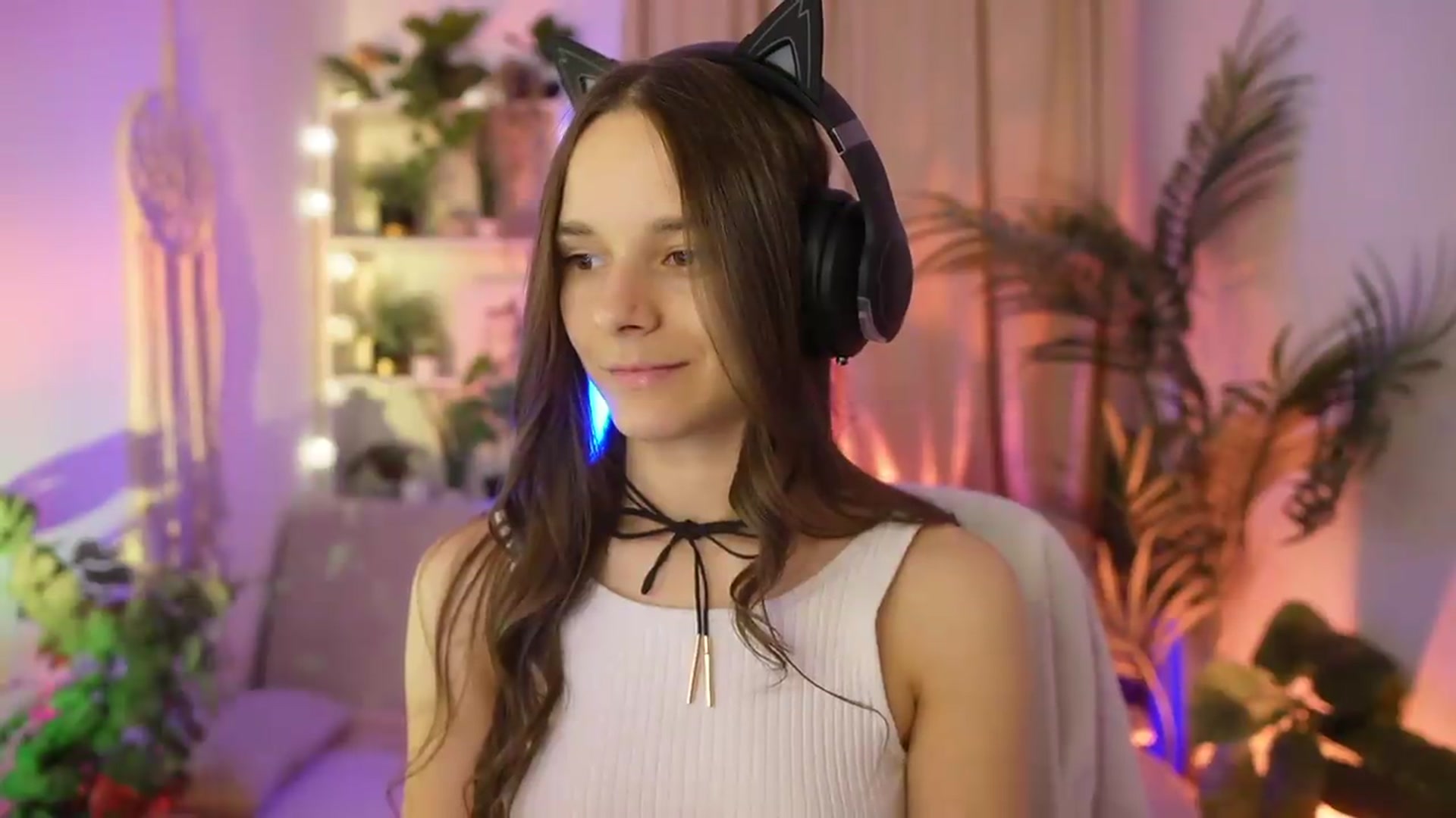 Gallery image thumbnail from Anna_Leah's myfreecams stream on, 07/23/2026, 19:08 image 4 of 20