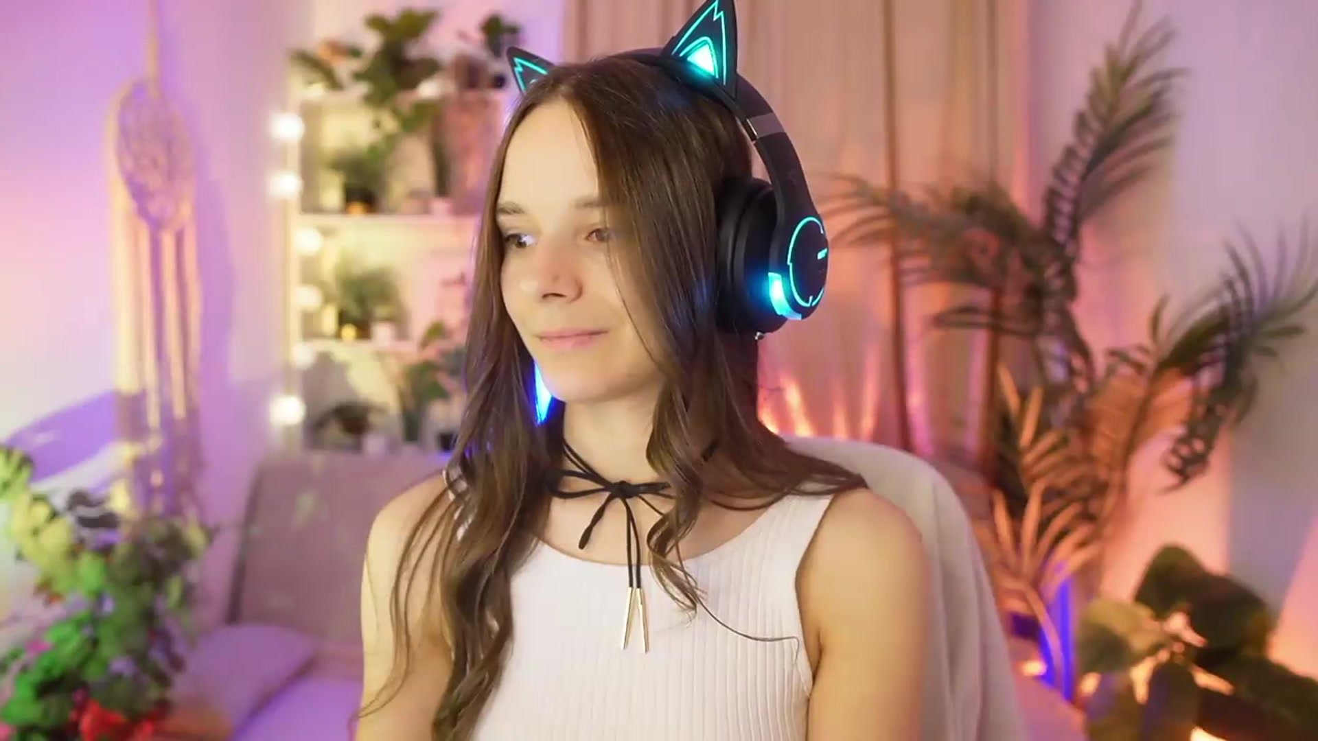Gallery image thumbnail from Anna_Leah's myfreecams stream on, 07/23/2026, 19:08 image 12 of 20