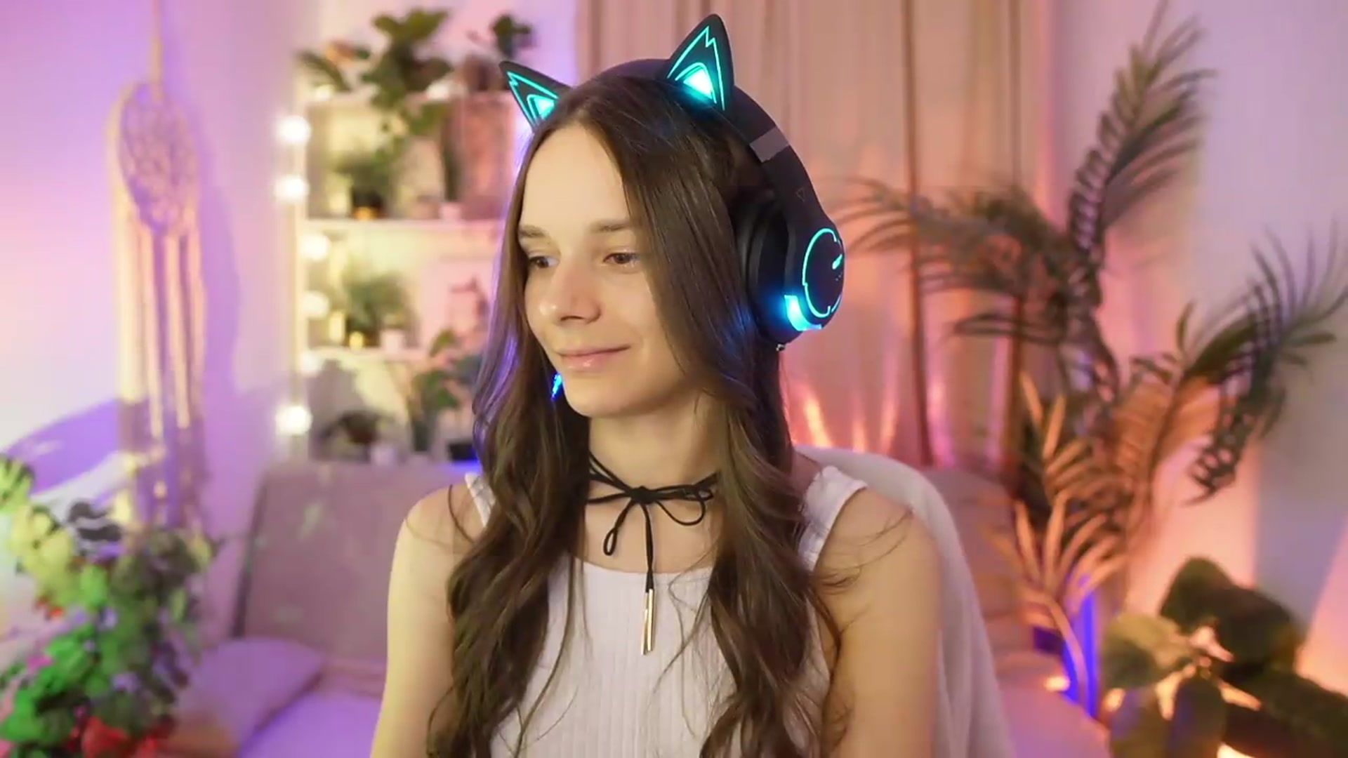 Gallery image thumbnail from Anna_Leah's myfreecams stream on, 07/23/2026, 19:08 image 19 of 20