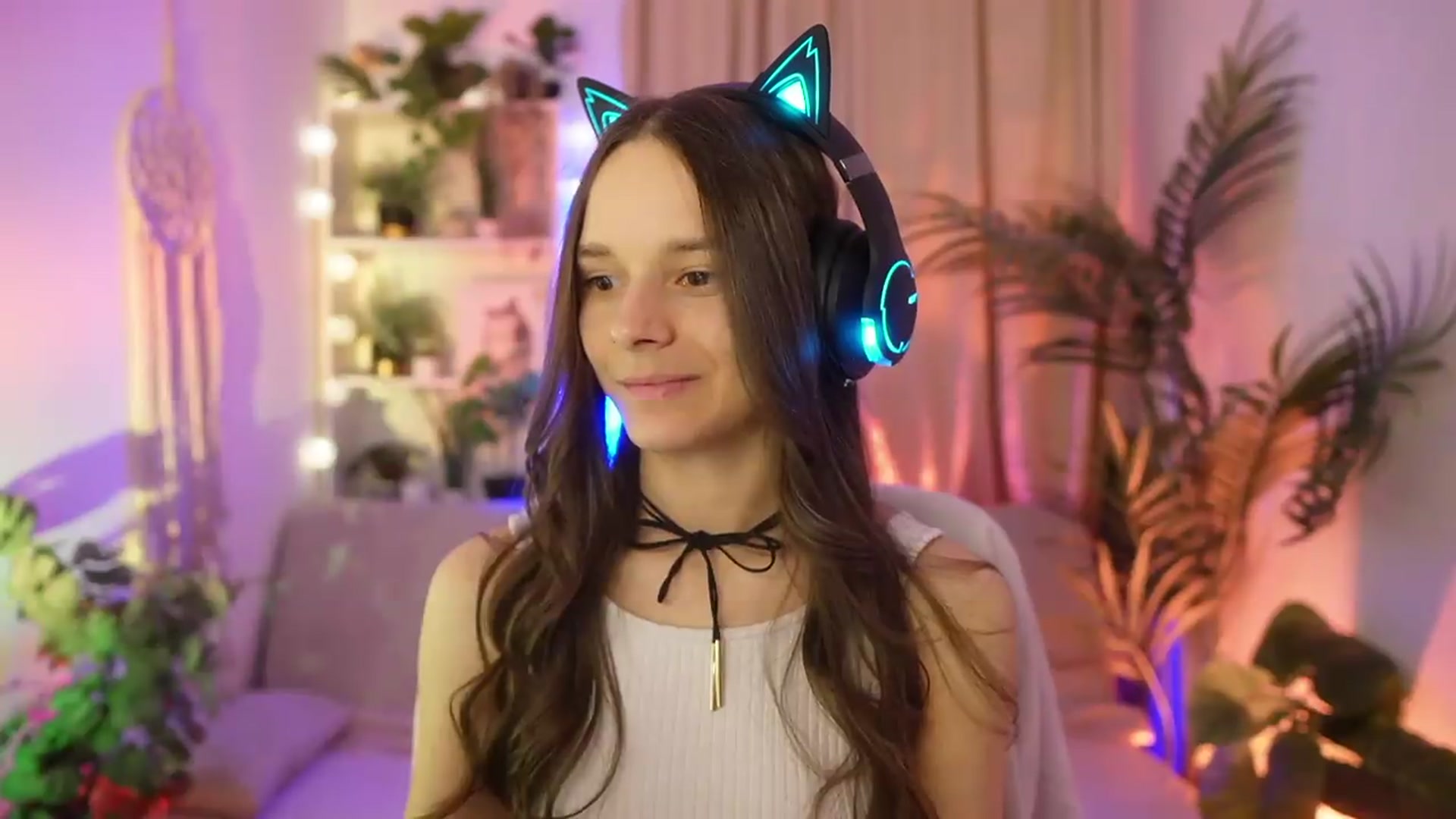 Gallery image thumbnail from Anna_Leah's myfreecams stream on, 07/23/2026, 19:08 image 17 of 20