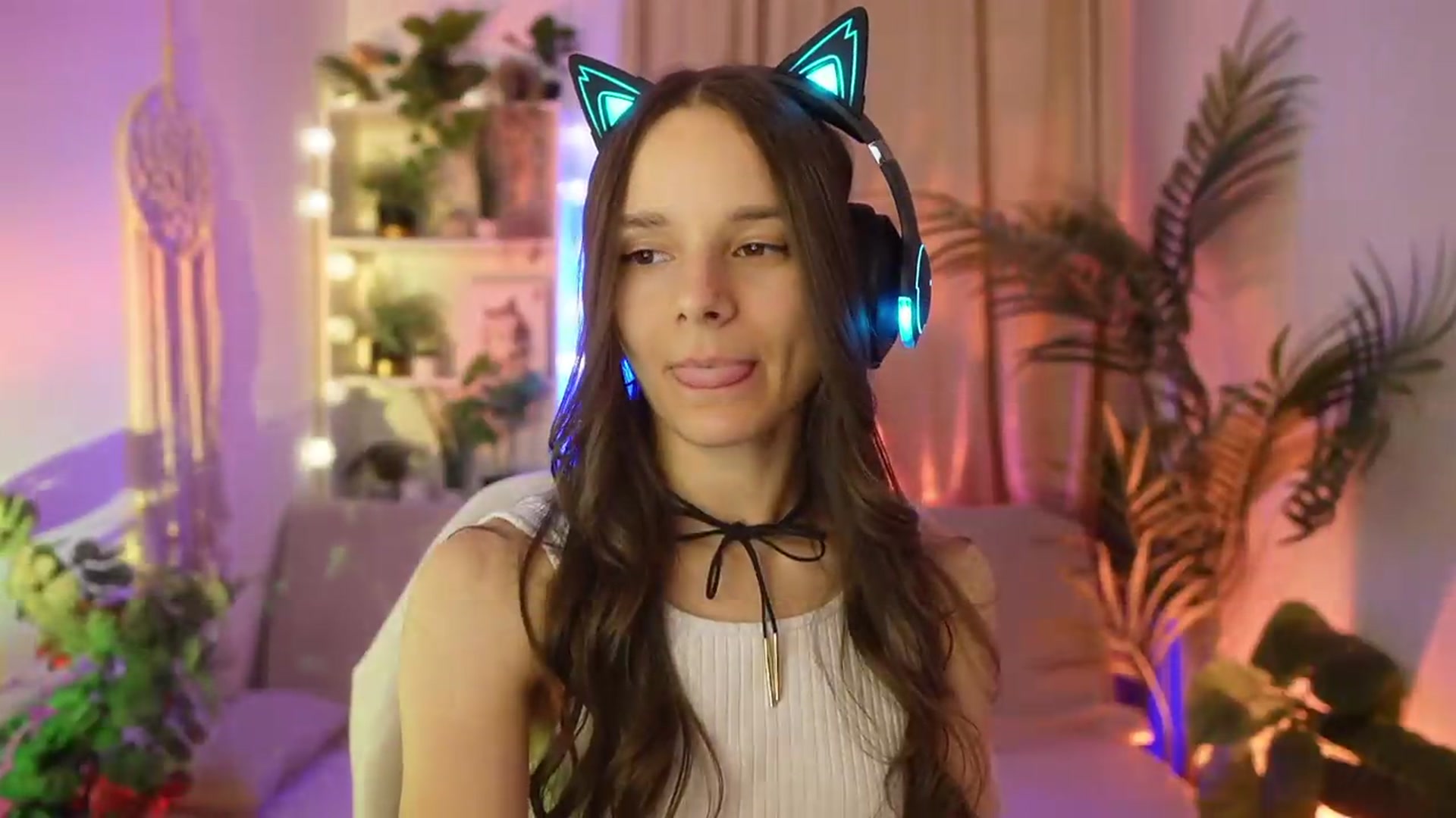 Gallery image thumbnail from Anna_Leah's myfreecams stream on, 07/23/2026, 19:08 image 18 of 20