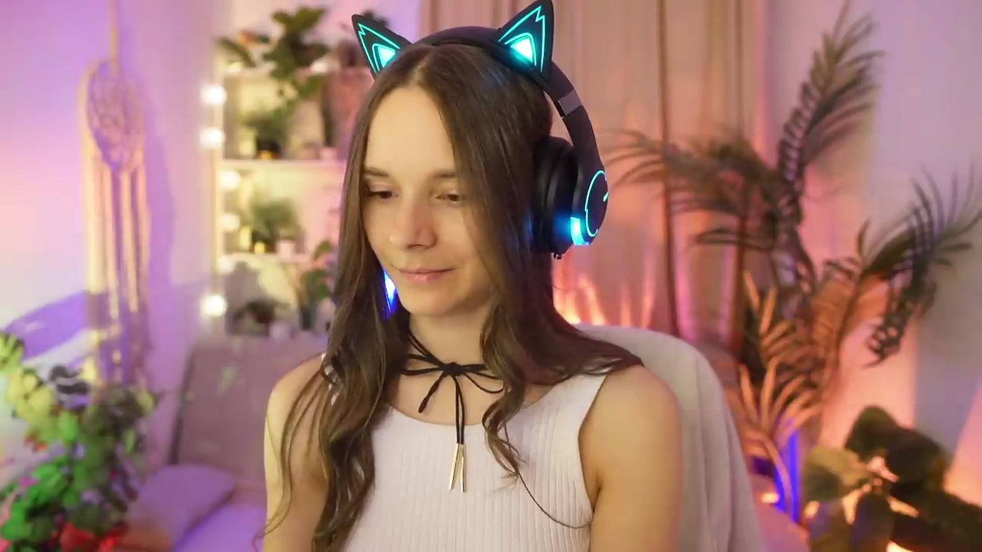 Gallery image thumbnail from Anna_Leah's myfreecams stream on, 07/23/2026, 19:08 image 9 of 20