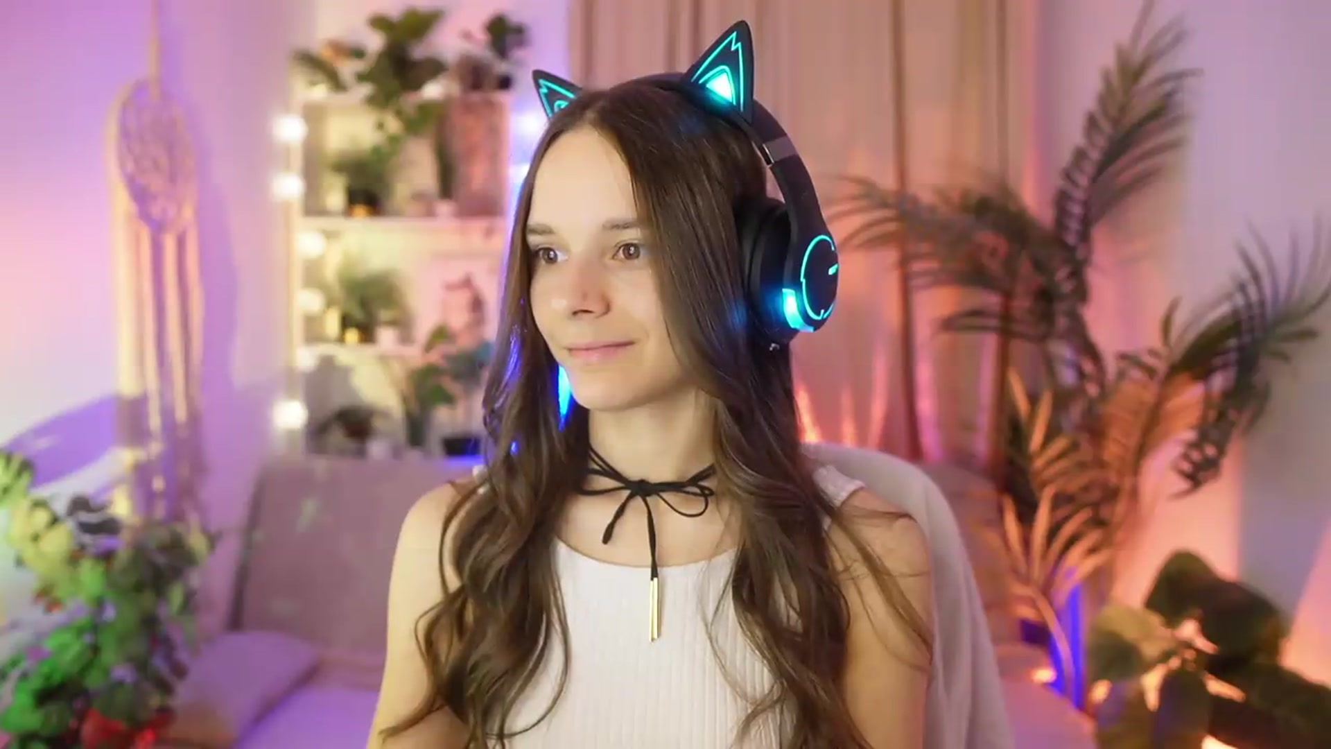 Gallery image thumbnail from Anna_Leah's myfreecams stream on, 07/23/2026, 19:08 image 15 of 20