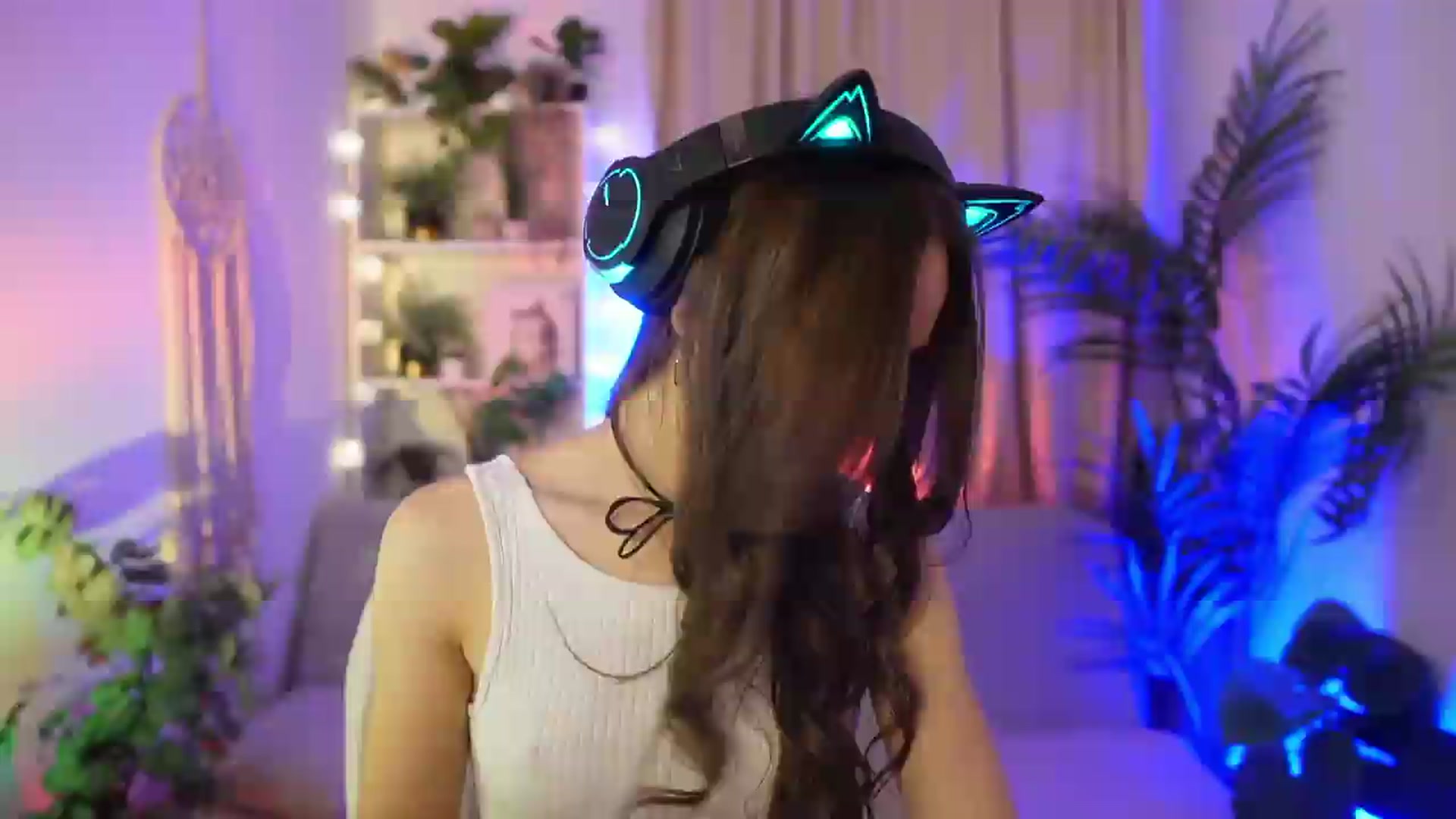 Gallery image thumbnail from Anna_Leah's myfreecams stream on, 07/23/2026, 22:02 image 11 of 20