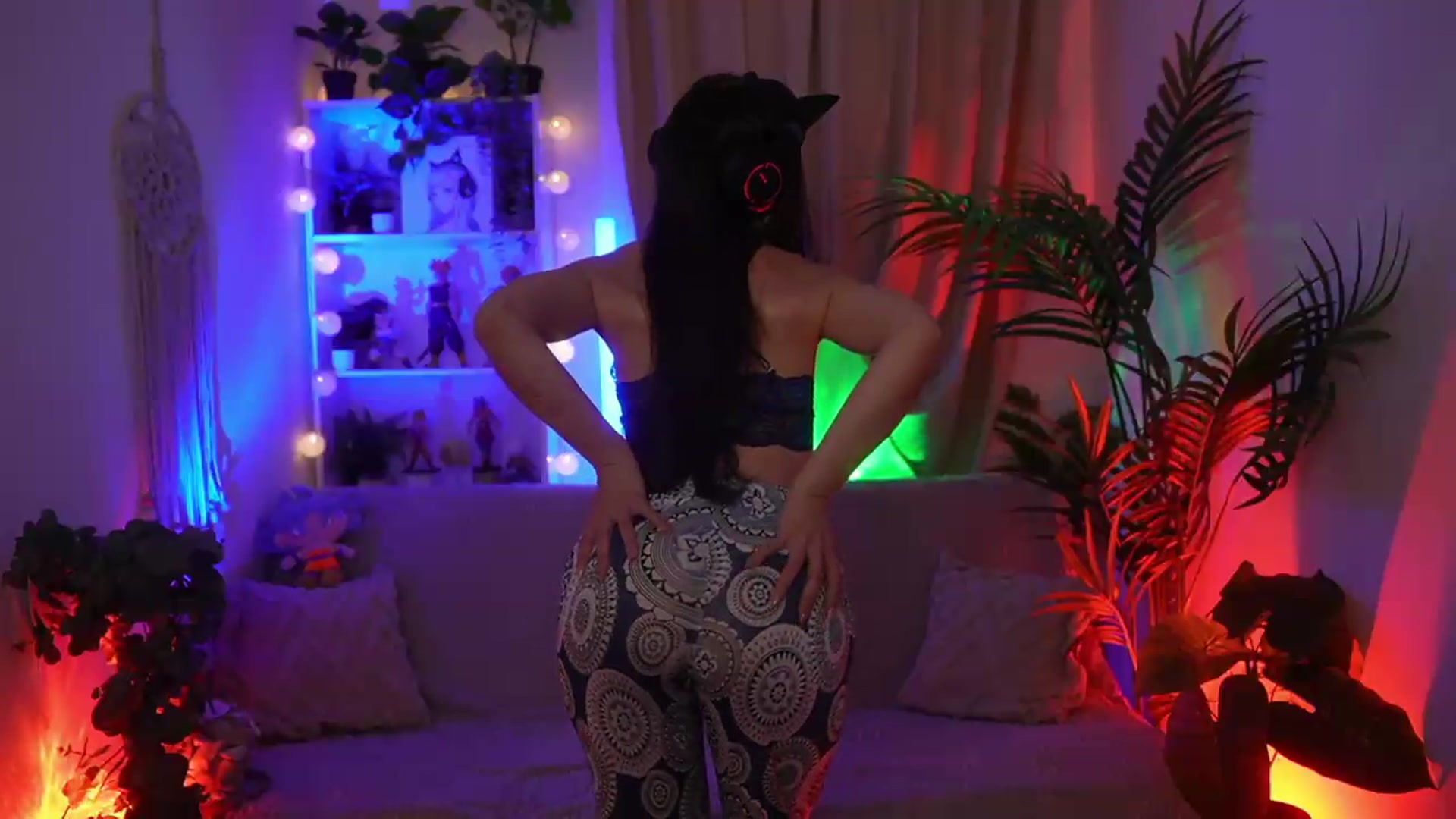 Gallery image thumbnail from Anna_Leah's myfreecams stream on, 07/28/2026, 20:36 image 19 of 20