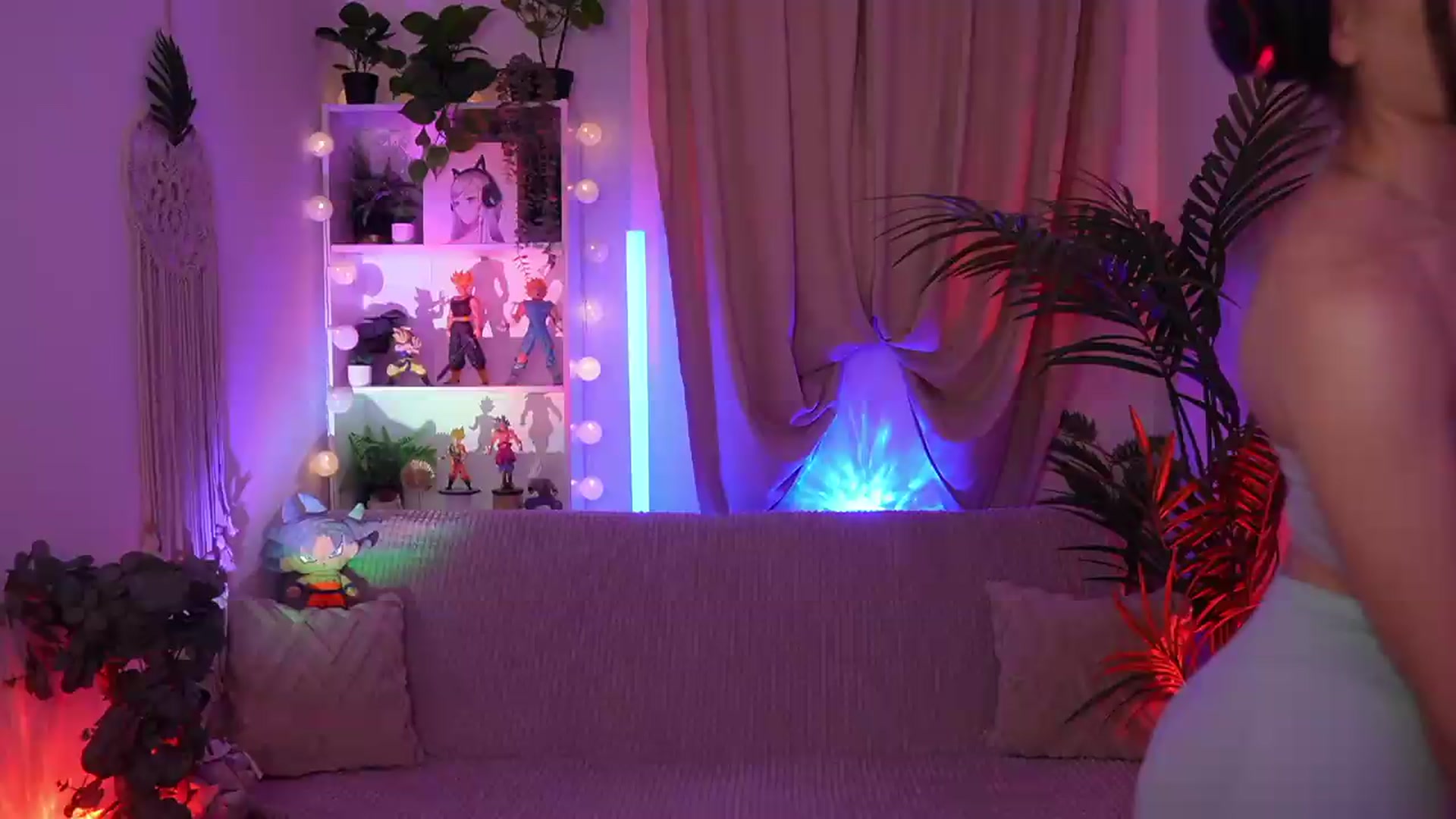 Gallery image thumbnail from Anna_Leah's myfreecams stream on, 07/29/2026, 21:44 image 2 of 20