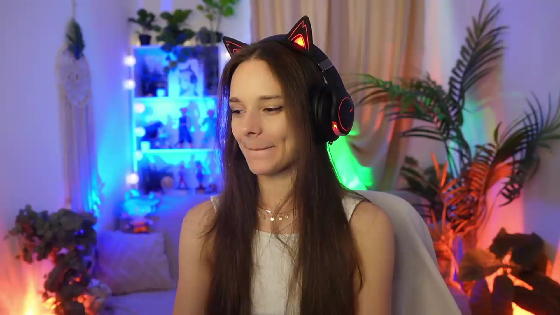 Gallery image thumbnail from Anna_Leah's myfreecams stream on, 07/30/2026, 17:19 image 5 of 20