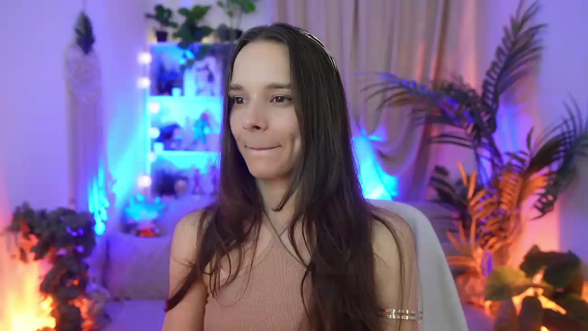 Gallery image thumbnail from Anna_Leah's myfreecams stream on, 08/08/2026, 21:02 image 11 of 20