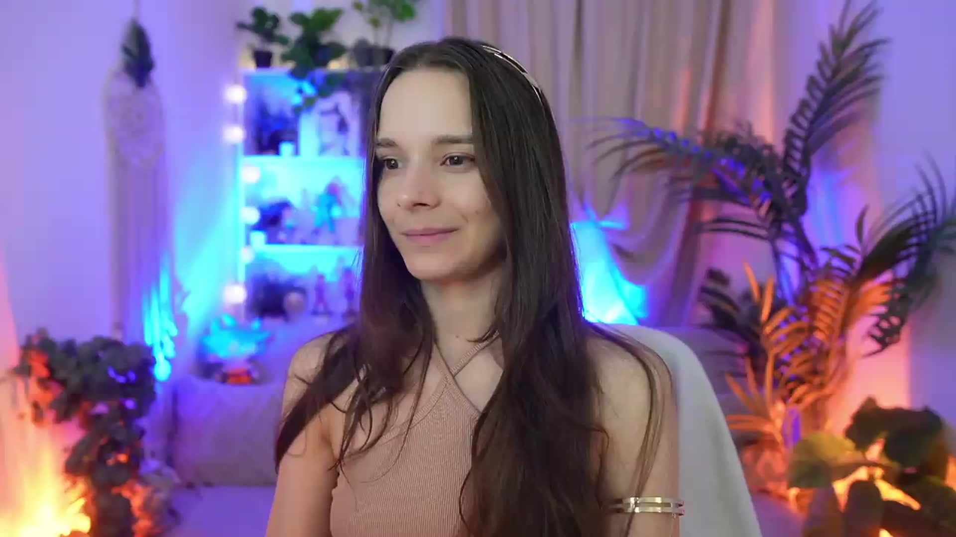 Gallery image thumbnail from Anna_Leah's myfreecams stream on, 08/08/2026, 21:02 image 10 of 20