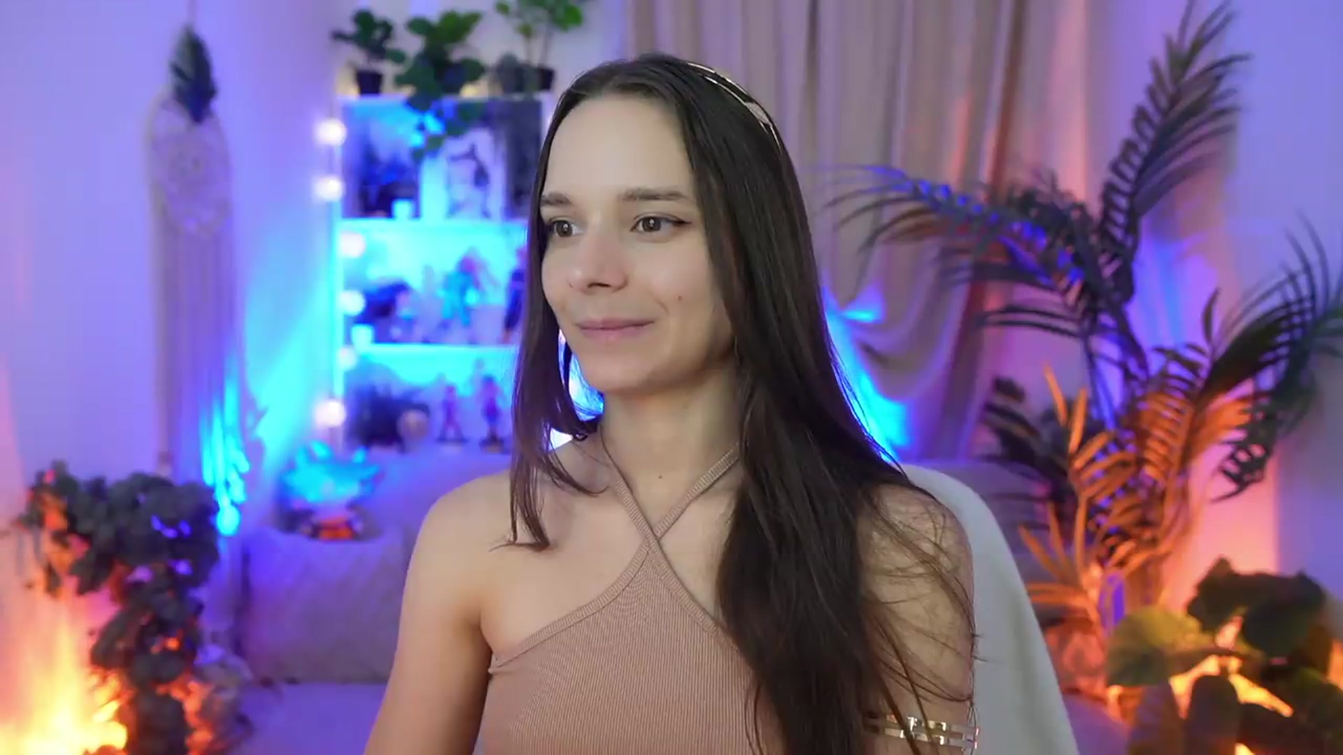 Gallery image thumbnail from Anna_Leah's myfreecams stream on, 08/08/2026, 21:02 image 18 of 20