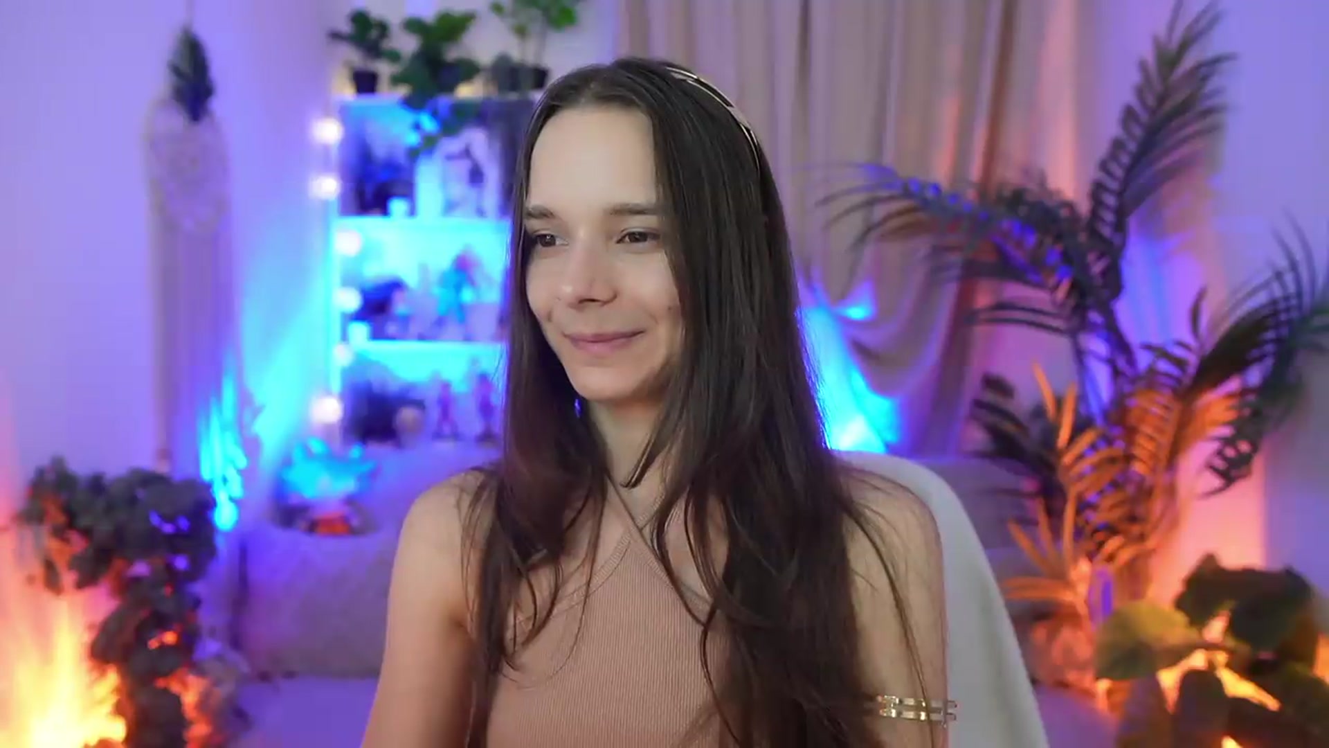 Gallery image thumbnail from Anna_Leah's myfreecams stream on, 08/08/2026, 21:02 image 12 of 20