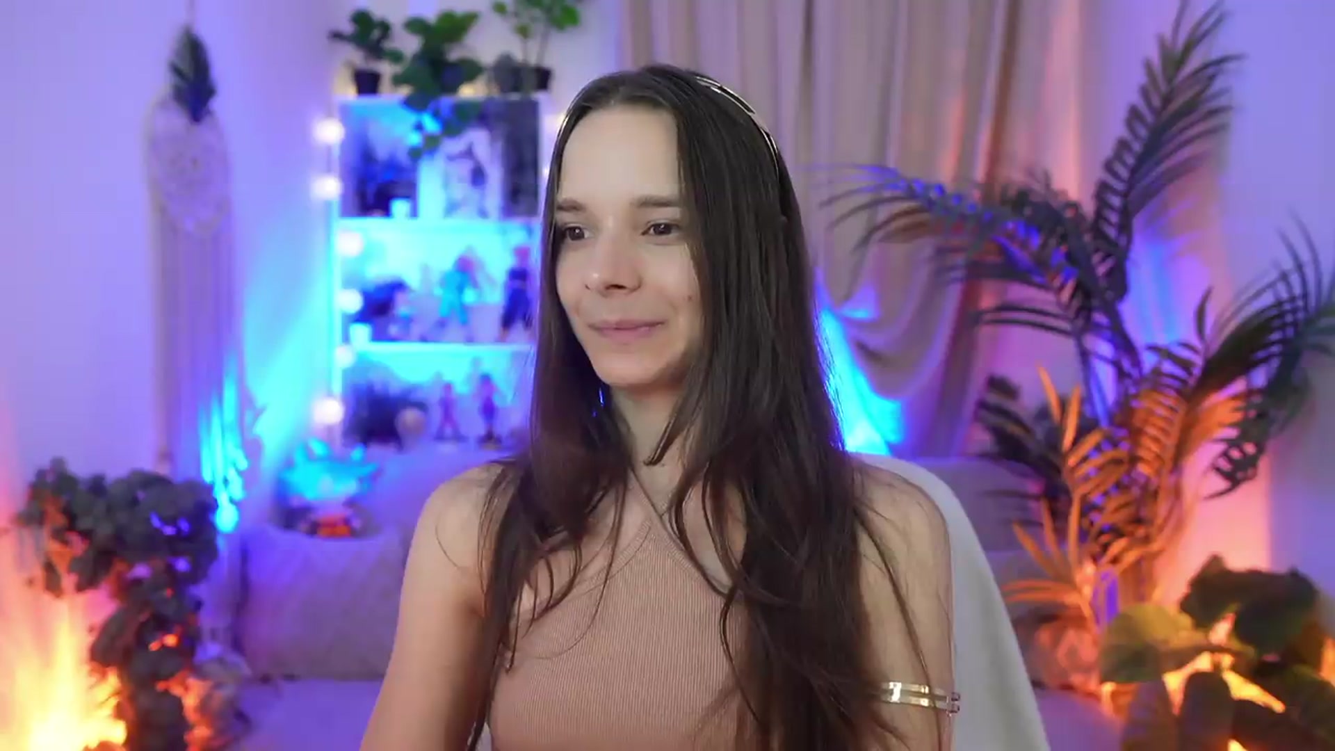Gallery image thumbnail from Anna_Leah's myfreecams stream on, 08/08/2026, 21:02 image 13 of 20