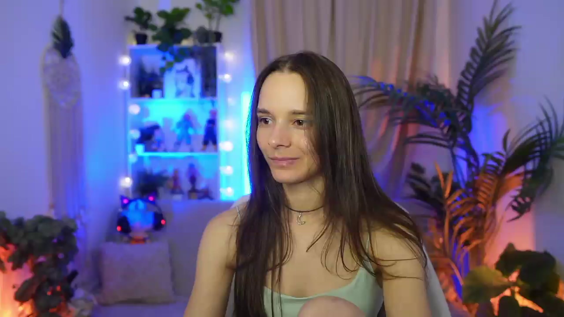 Gallery image thumbnail from Anna_Leah's myfreecams stream on, 08/15/2026, 21:08 image 15 of 20