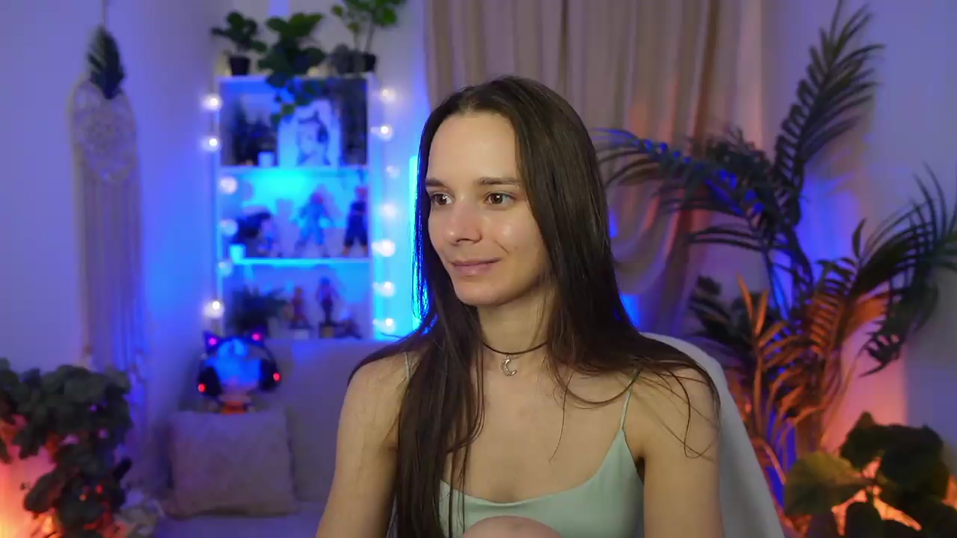 Gallery image thumbnail from Anna_Leah's myfreecams stream on, 08/15/2026, 21:08 image 14 of 20