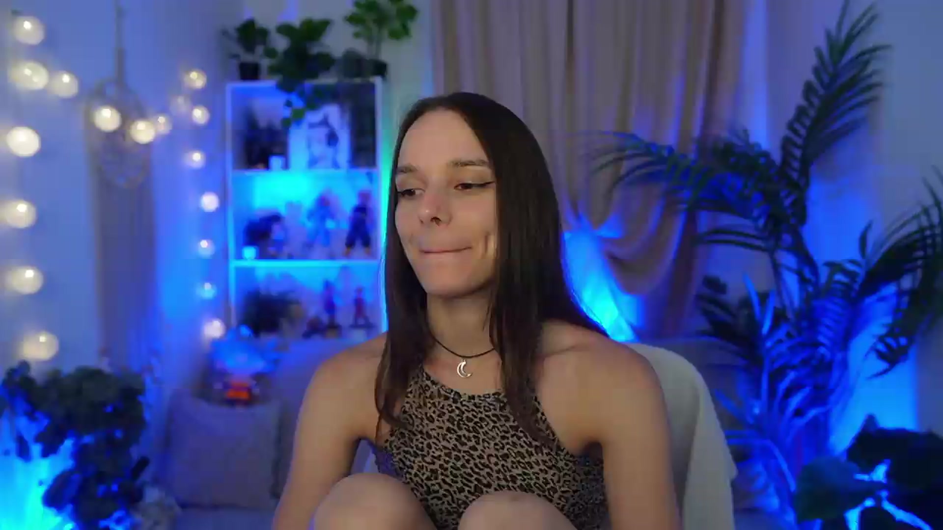 Gallery image thumbnail from Anna_Leah's myfreecams stream on, 08/17/2026, 20:31 image 18 of 20