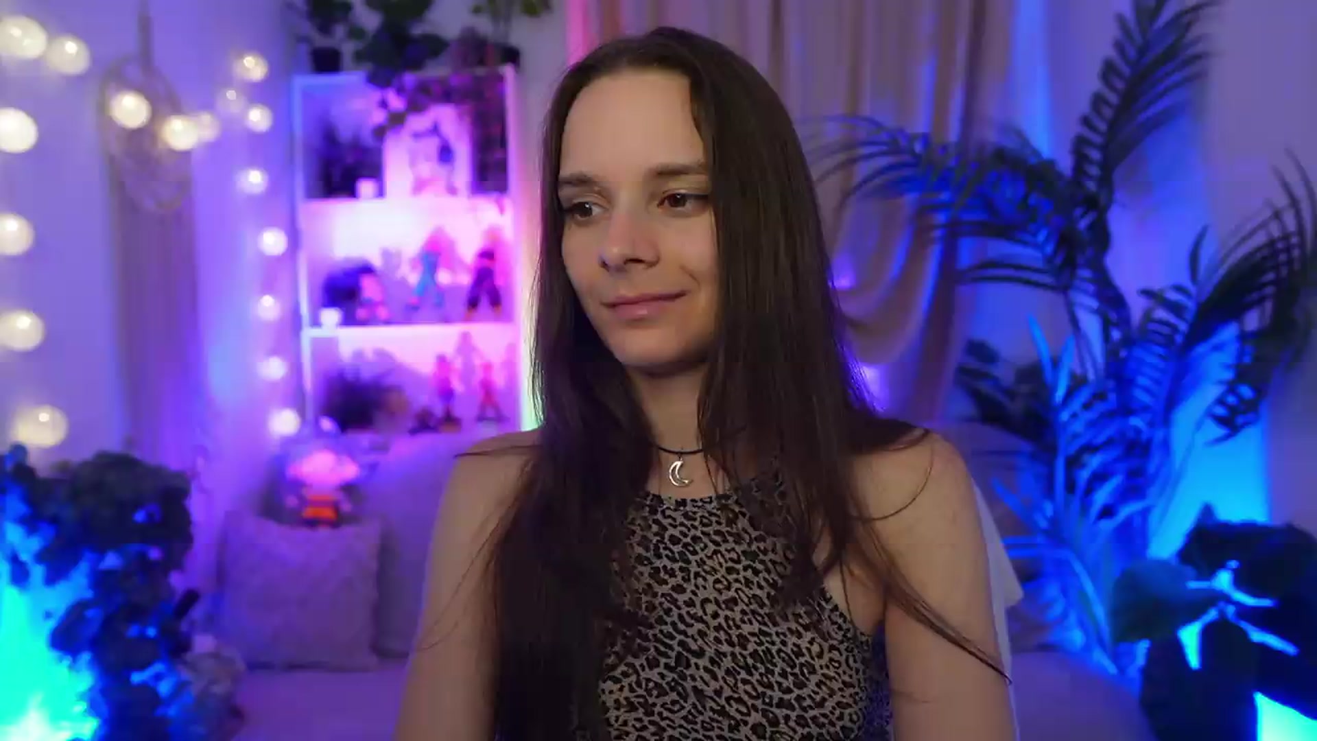 Gallery image thumbnail from Anna_Leah's myfreecams stream on, 08/17/2026, 22:08 image 17 of 20