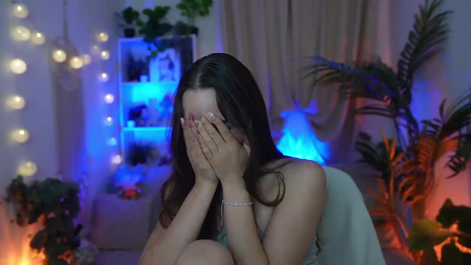 Gallery image thumbnail from Anna_Leah's myfreecams stream on, 08/21/2026, 22:57 image 20 of 20