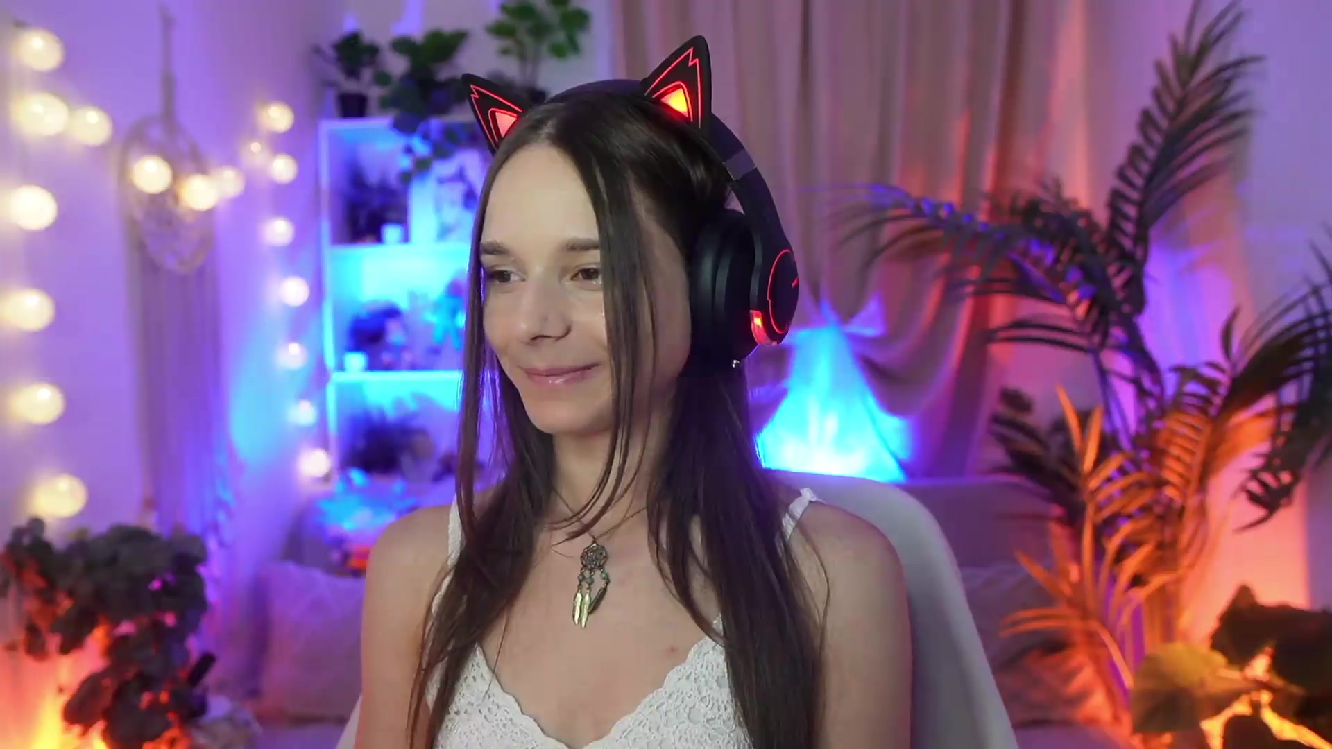 Gallery image thumbnail from Anna_Leah's myfreecams stream on, 08/22/2026, 22:24 image 18 of 20