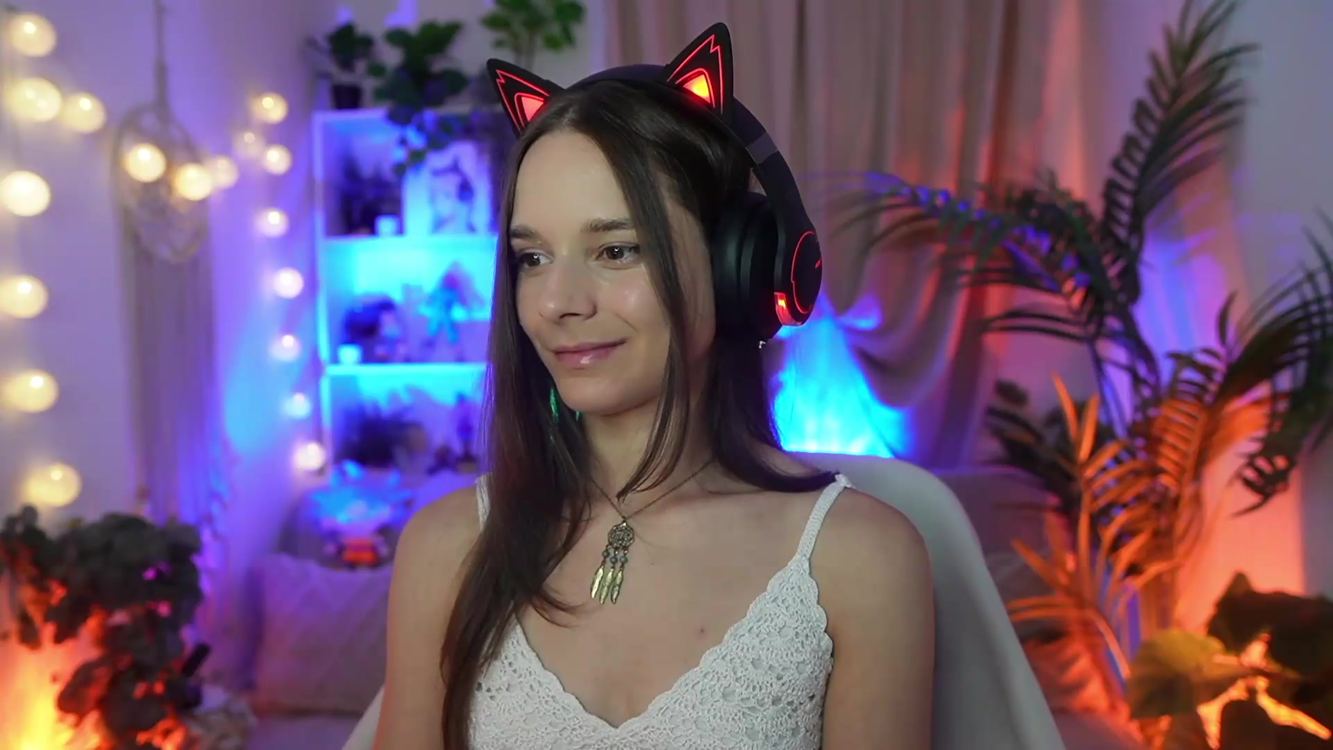 Gallery image thumbnail from Anna_Leah's myfreecams stream on, 08/22/2026, 22:24 image 7 of 20