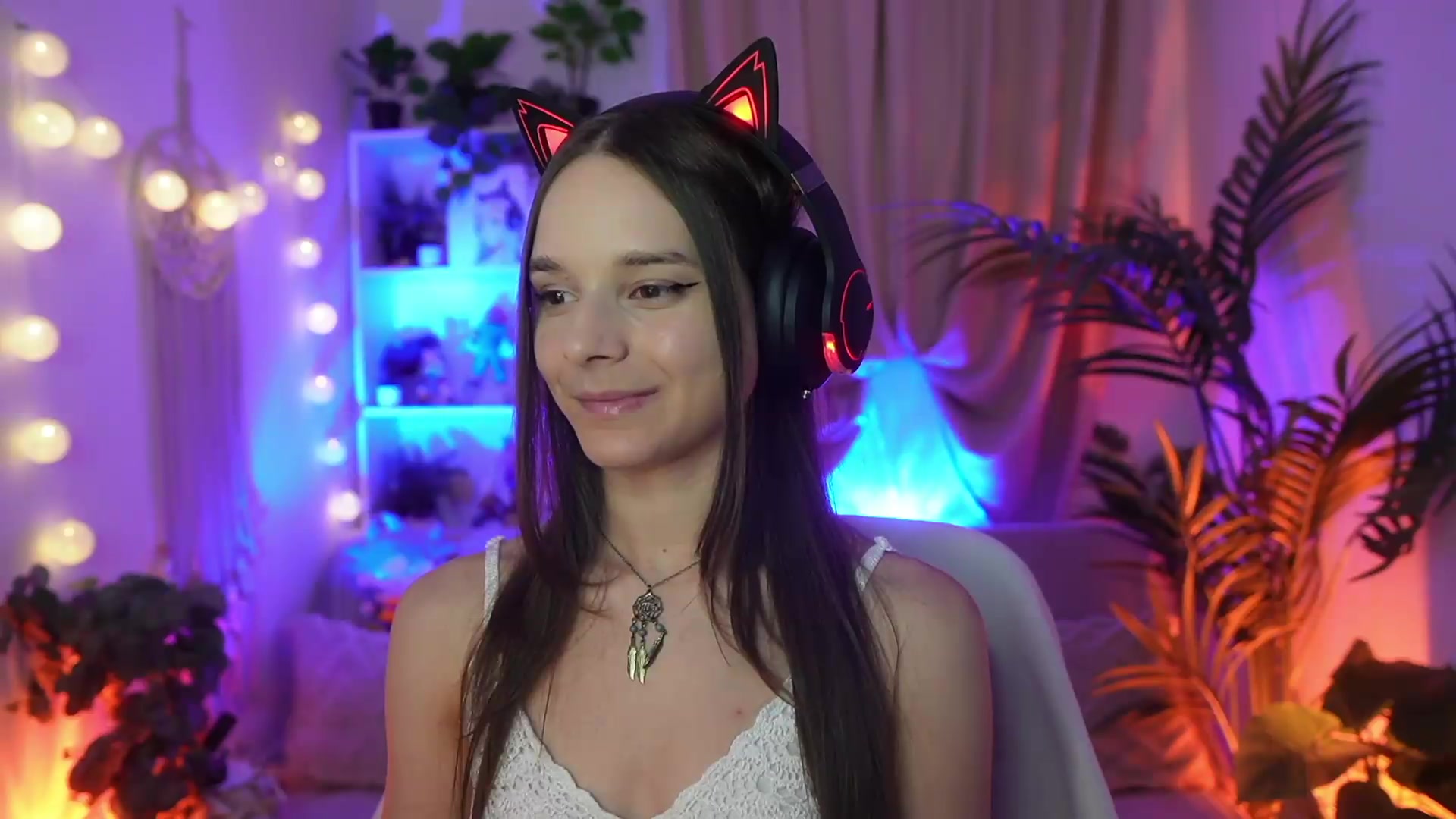 Gallery image thumbnail from Anna_Leah's myfreecams stream on, 08/22/2026, 22:24 image 19 of 20