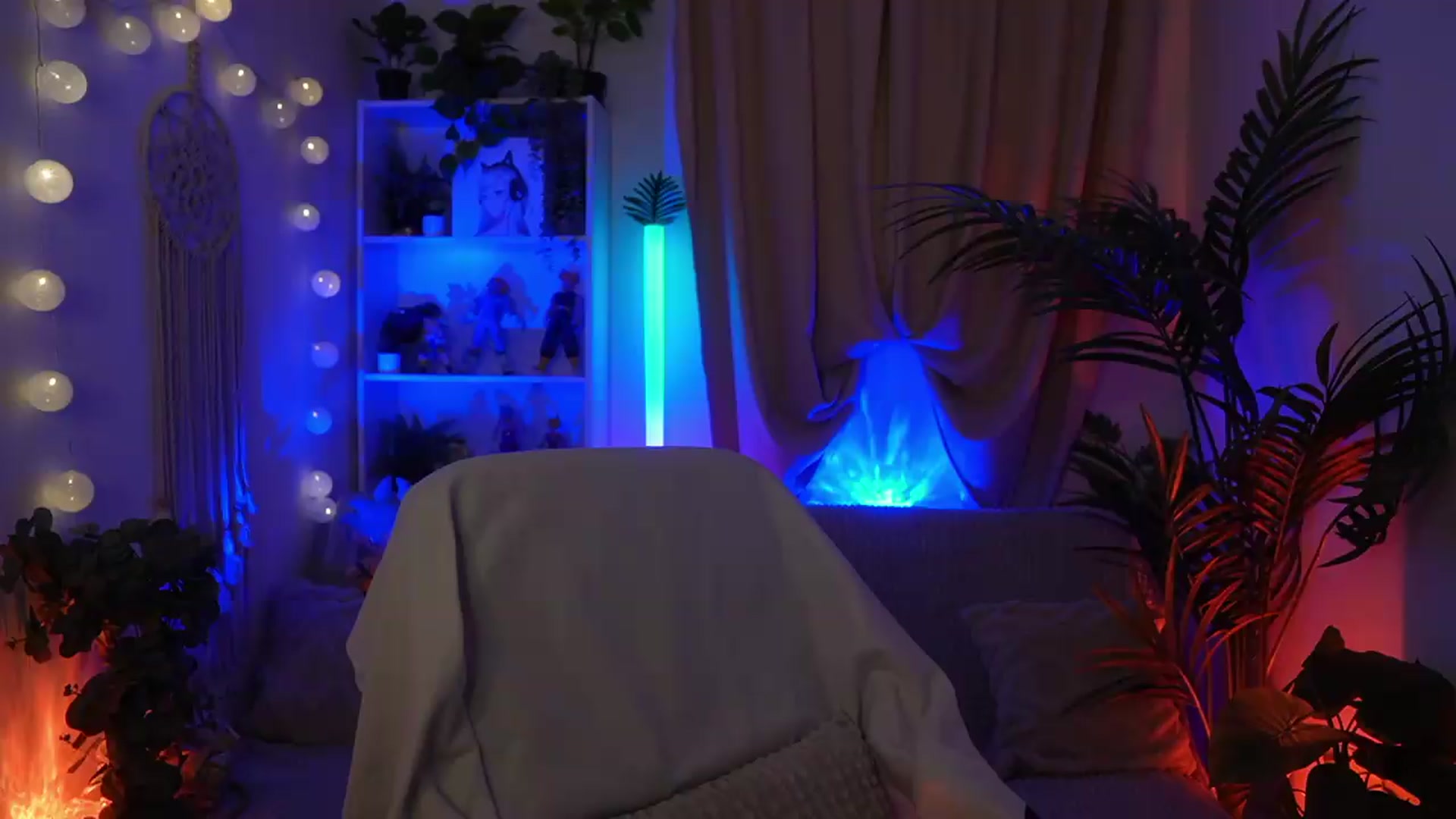Gallery image thumbnail from Anna_Leah's myfreecams stream on, 08/30/2026, 20:56 image 7 of 20