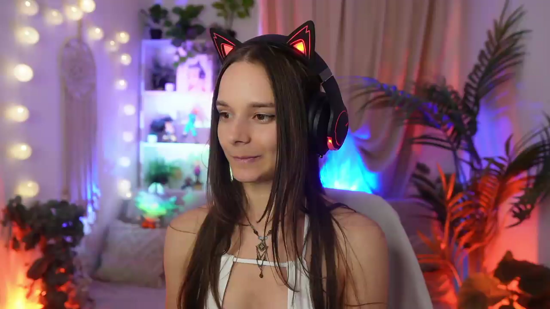 Gallery image thumbnail from Anna_Leah's myfreecams stream on, 08/31/2026, 02:45 image 16 of 20