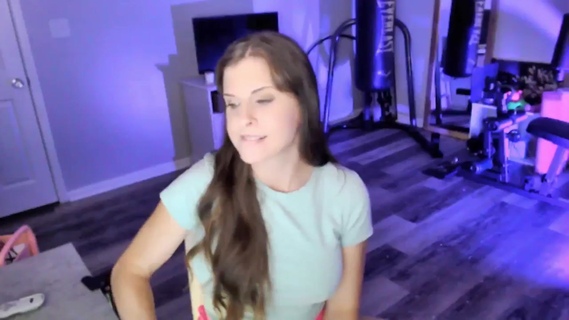 Gallery image thumbnail from Anna_Online's myfreecams stream on, 08/18/2025, 03:46 image 1 of 20