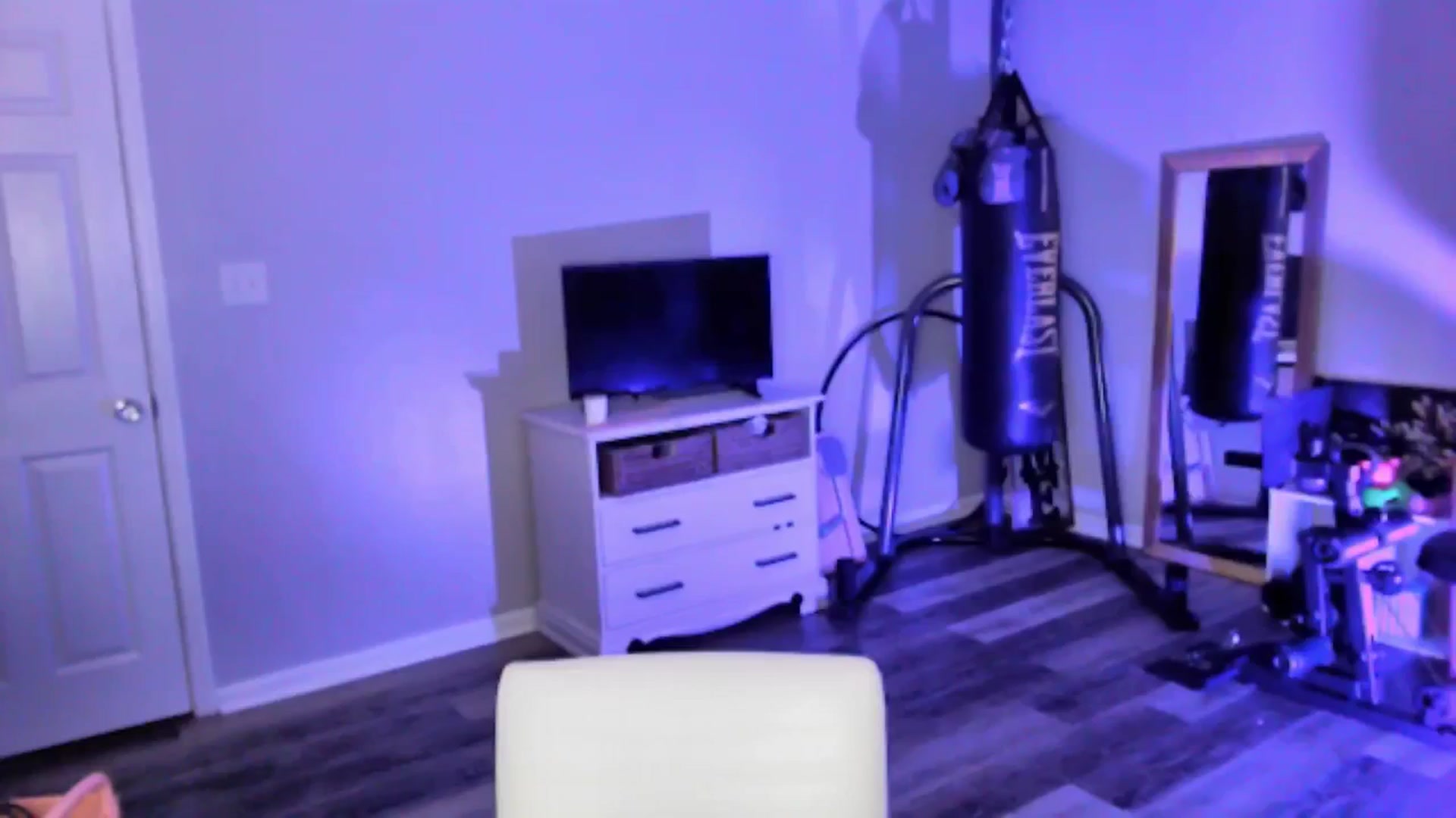 Gallery image thumbnail from Anna_Online's myfreecams stream on, 08/18/2025, 03:46 image 17 of 20
