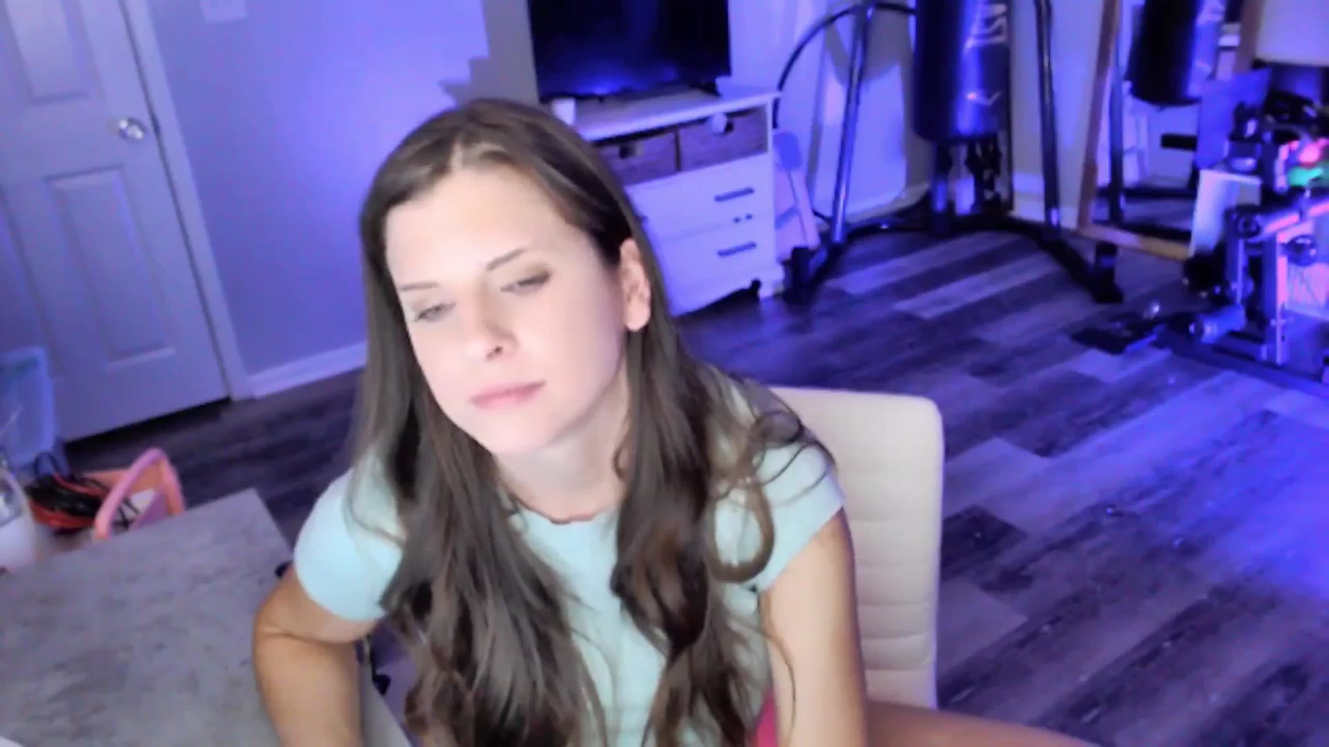 Gallery image thumbnail from Anna_Online's myfreecams stream on, 08/18/2025, 03:46 image 9 of 20