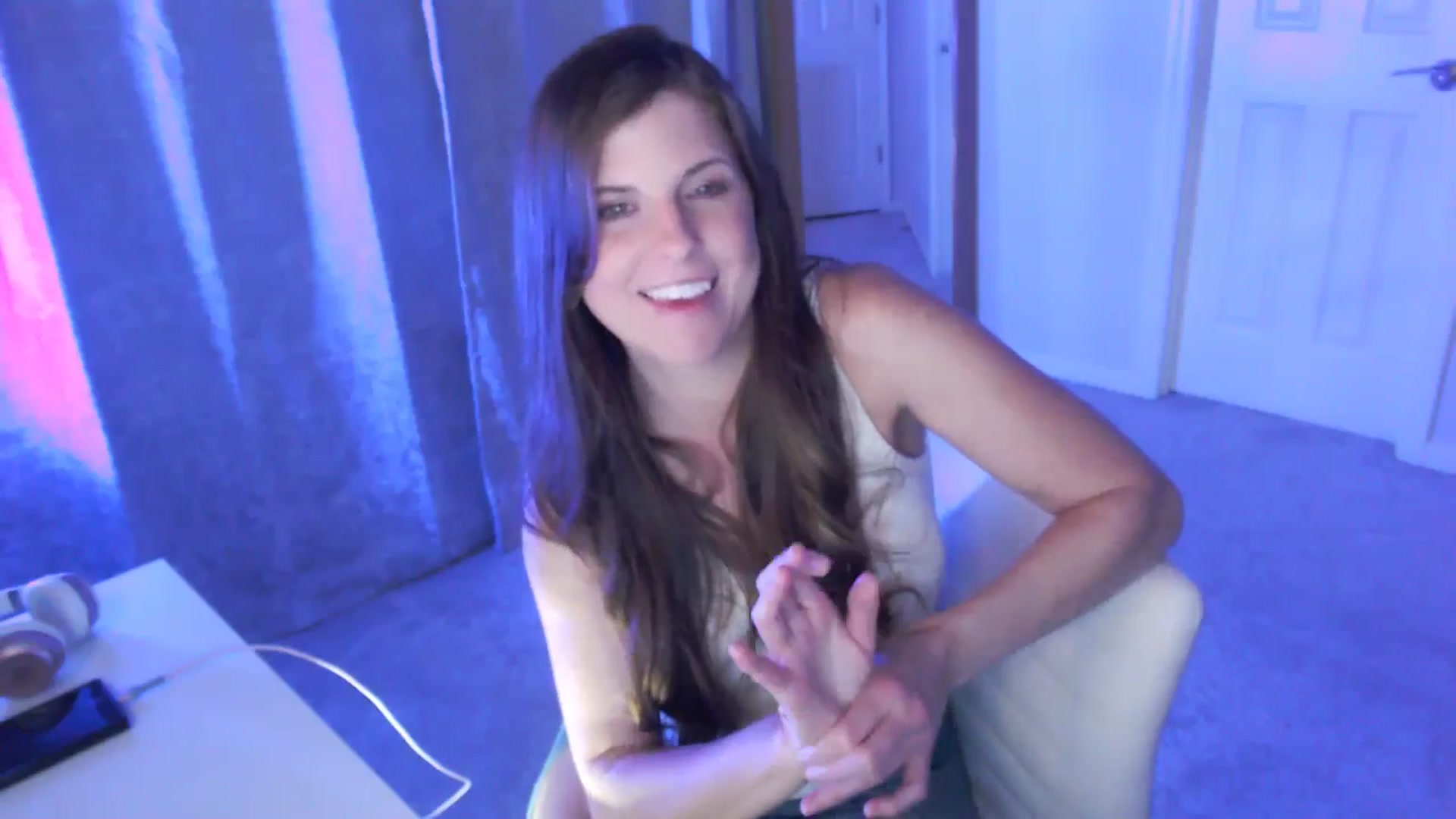 Gallery image thumbnail from Anna_Online's myfreecams stream on, 04/15/2026, 03:10 image 7 of 20