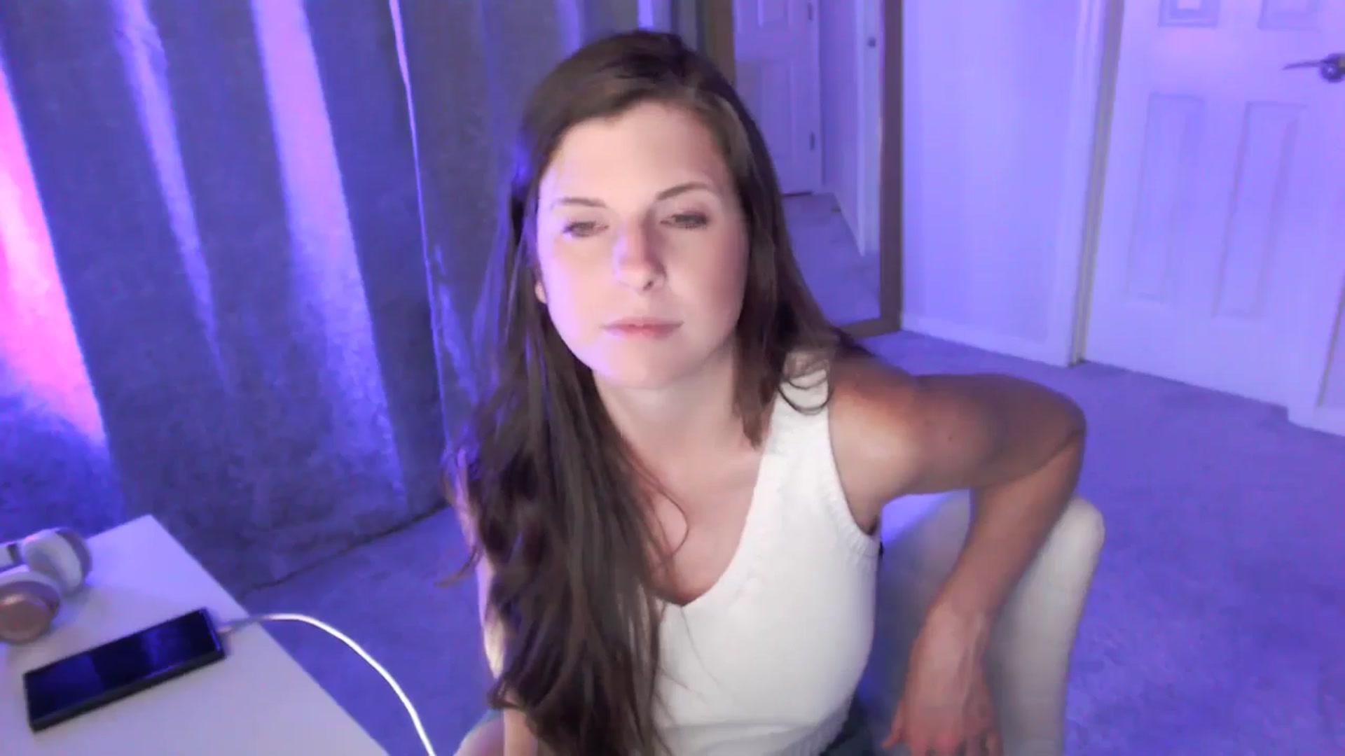Gallery image thumbnail from Anna_Online's myfreecams stream on, 04/15/2026, 03:10 image 16 of 20