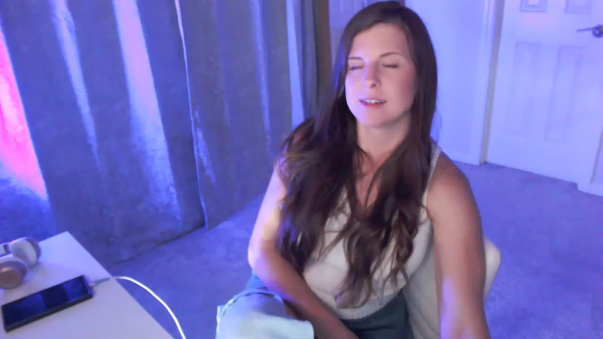 Gallery image thumbnail from Anna_Online's myfreecams stream on, 04/15/2026, 03:10 image 4 of 20