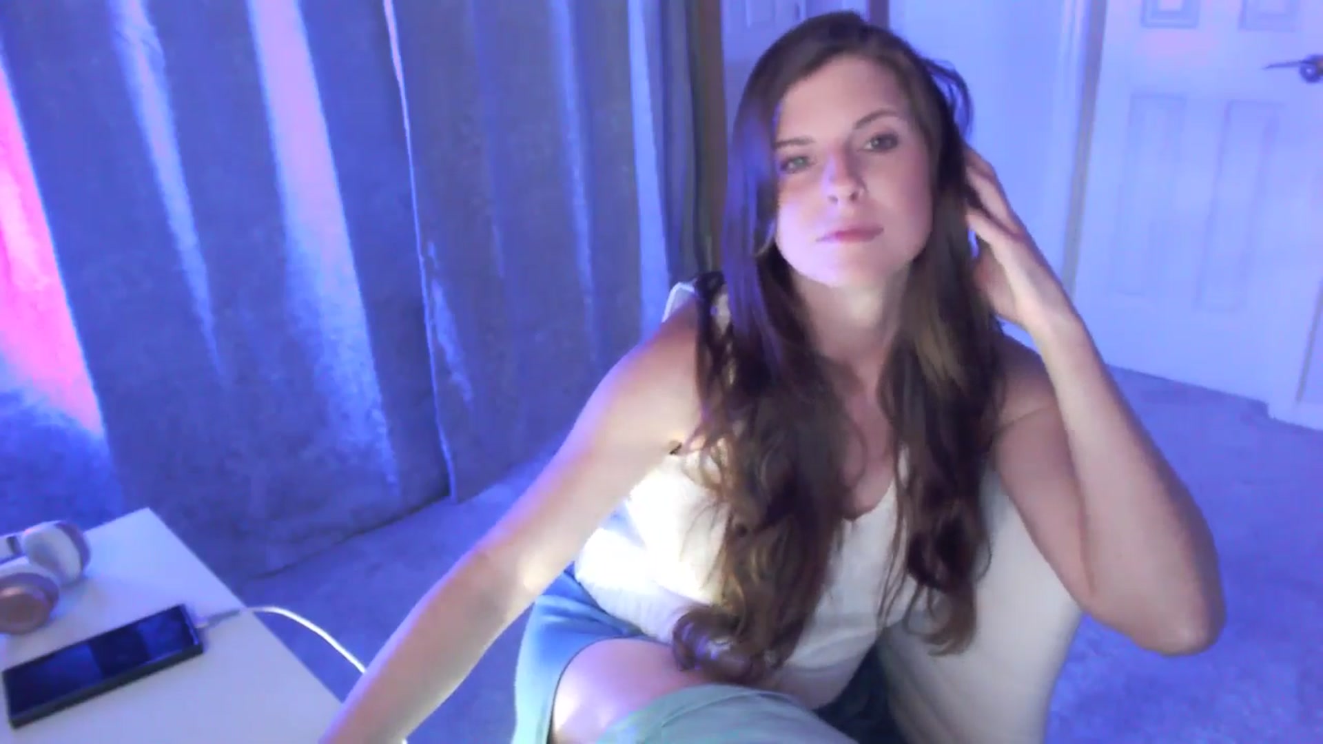 Gallery image thumbnail from Anna_Online's myfreecams stream on, 04/15/2026, 03:10 image 5 of 20