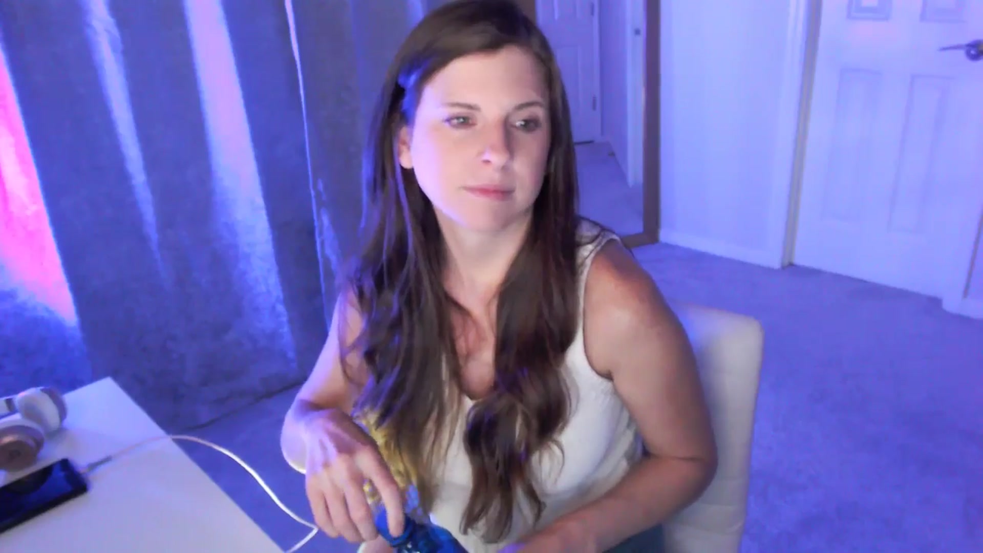 Gallery image thumbnail from Anna_Online's myfreecams stream on, 04/15/2026, 03:10 image 10 of 20