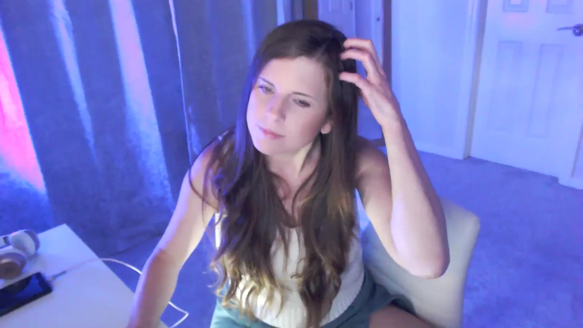 Gallery image thumbnail from Anna_Online's myfreecams stream on, 04/15/2026, 03:10 image 9 of 20