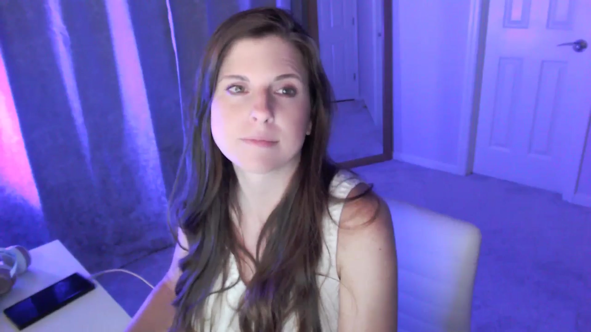 Gallery image thumbnail from Anna_Online's myfreecams stream on, 04/15/2026, 03:38 image 9 of 20