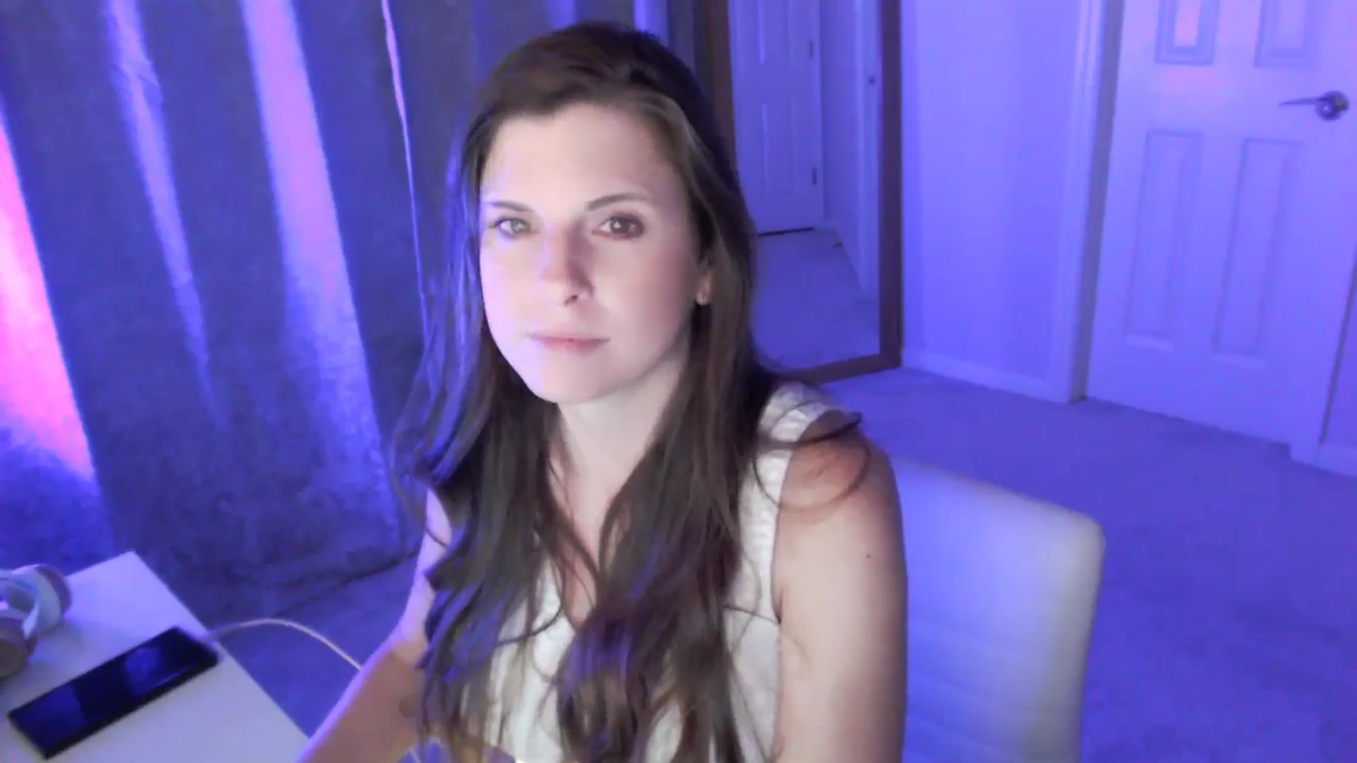 Gallery image thumbnail from Anna_Online's myfreecams stream on, 04/15/2026, 03:38 image 8 of 20