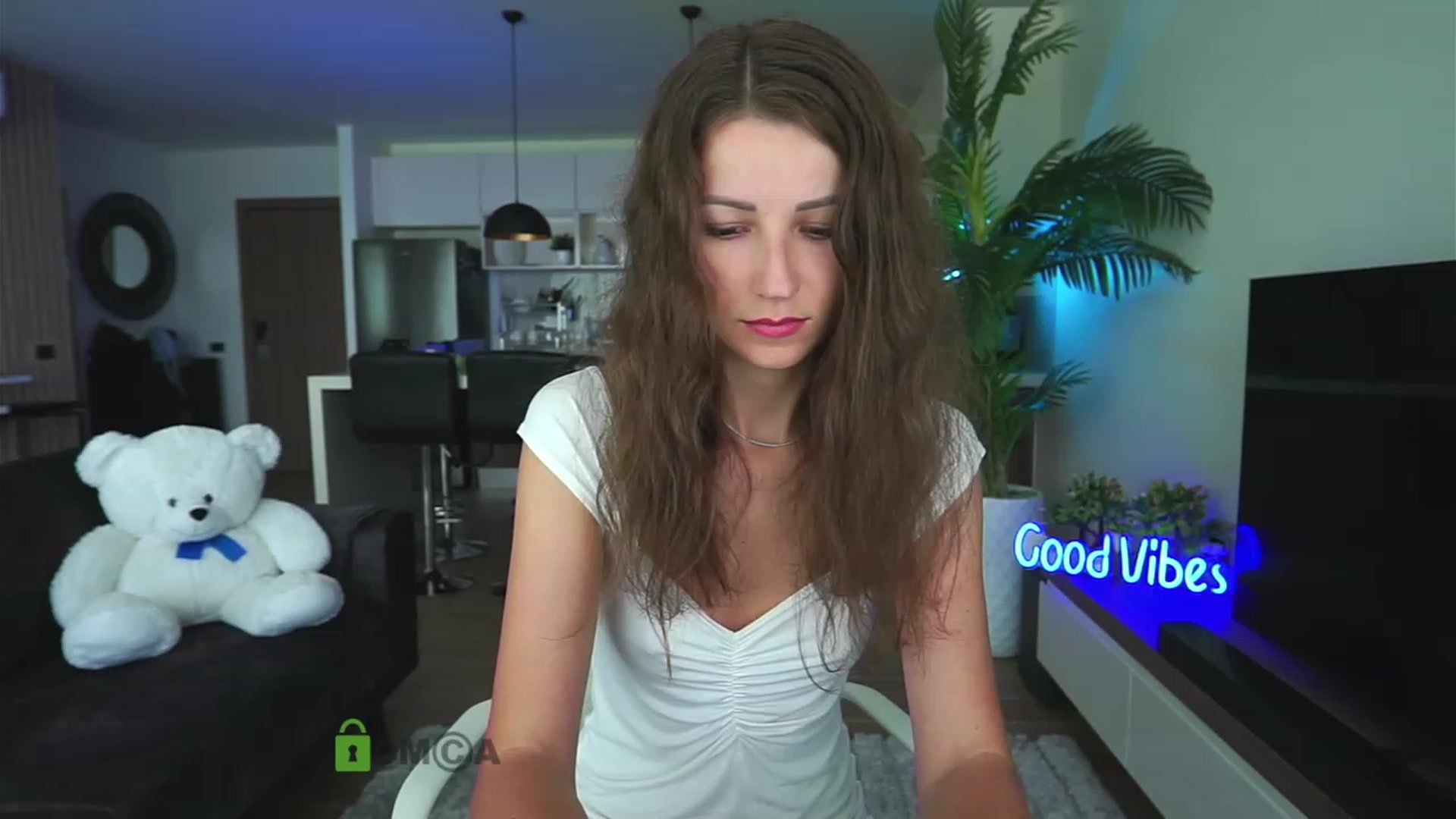 Gallery image thumbnail from Anna_Shine89's myfreecams stream on, 12/12/2022, 02:32 image 9 of 20