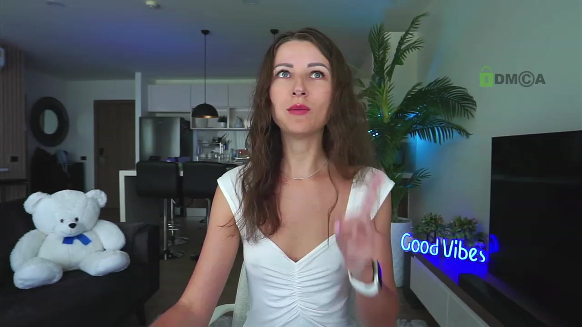 Gallery image thumbnail from Anna_Shine89's myfreecams stream on, 12/12/2022, 02:32 image 18 of 20