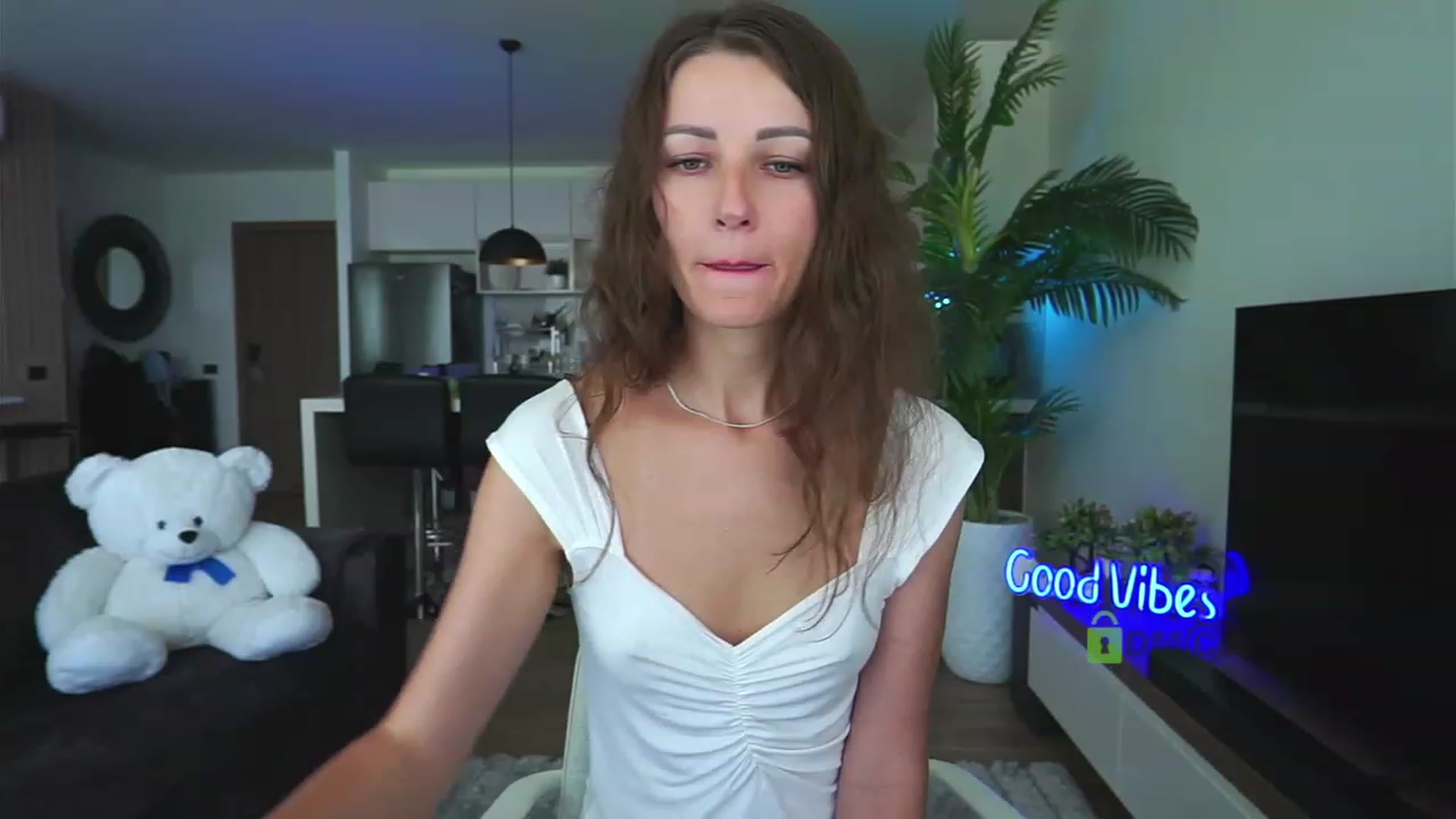 Gallery image thumbnail from Anna_Shine89's myfreecams stream on, 12/12/2022, 03:17 image 19 of 20
