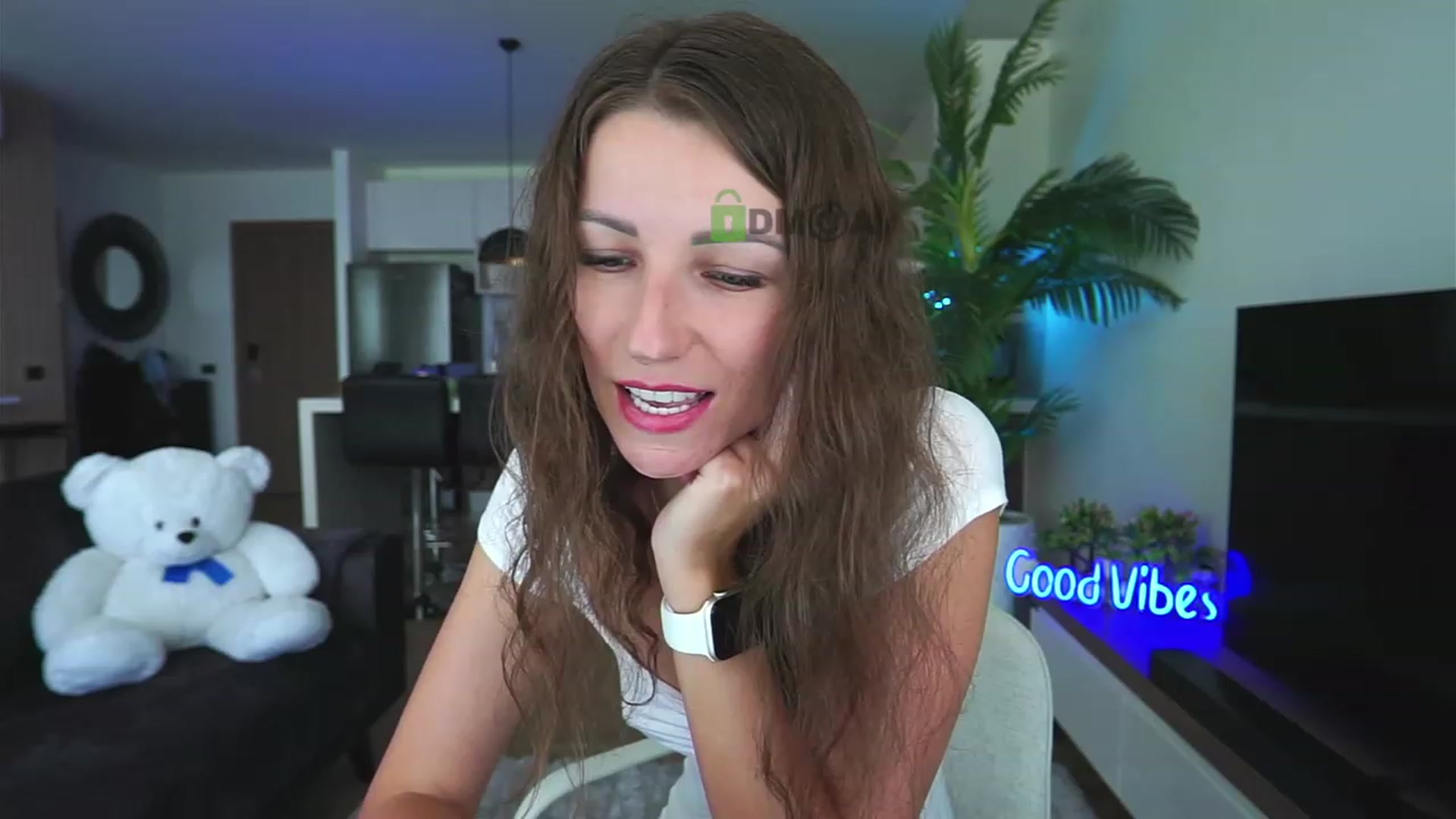 Gallery image thumbnail from Anna_Shine89's myfreecams stream on, 12/12/2022, 03:17 image 13 of 20