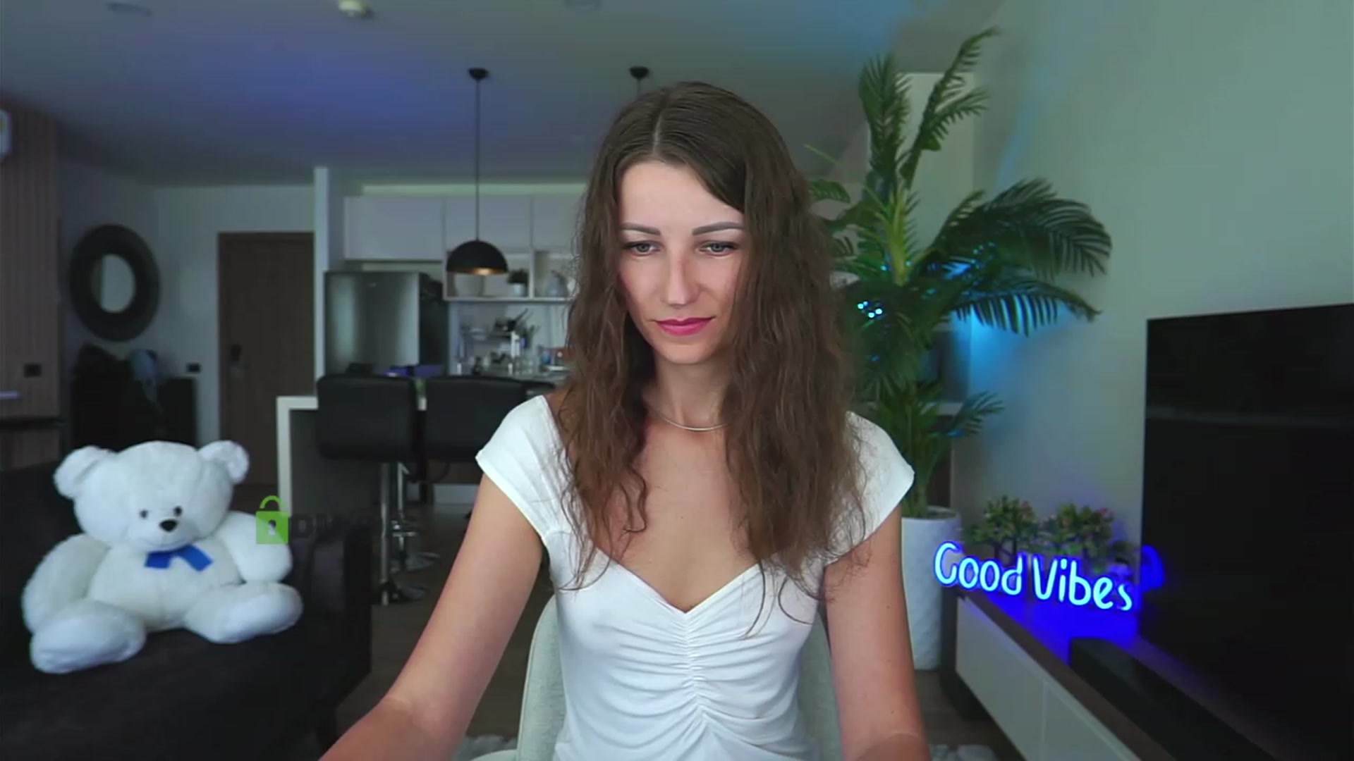 Gallery image thumbnail from Anna_Shine89's myfreecams stream on, 12/12/2022, 03:17 image 3 of 20
