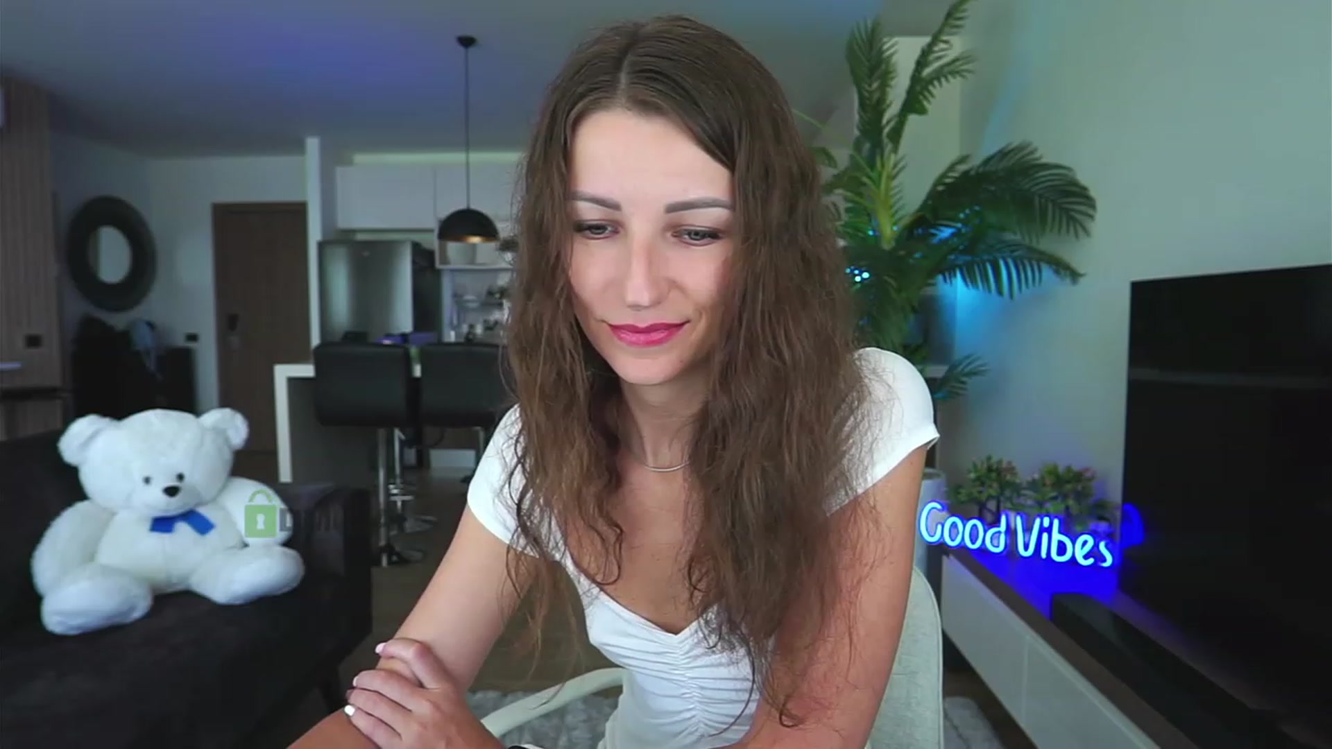 Gallery image thumbnail from Anna_Shine89's myfreecams stream on, 12/12/2022, 03:17 image 12 of 20