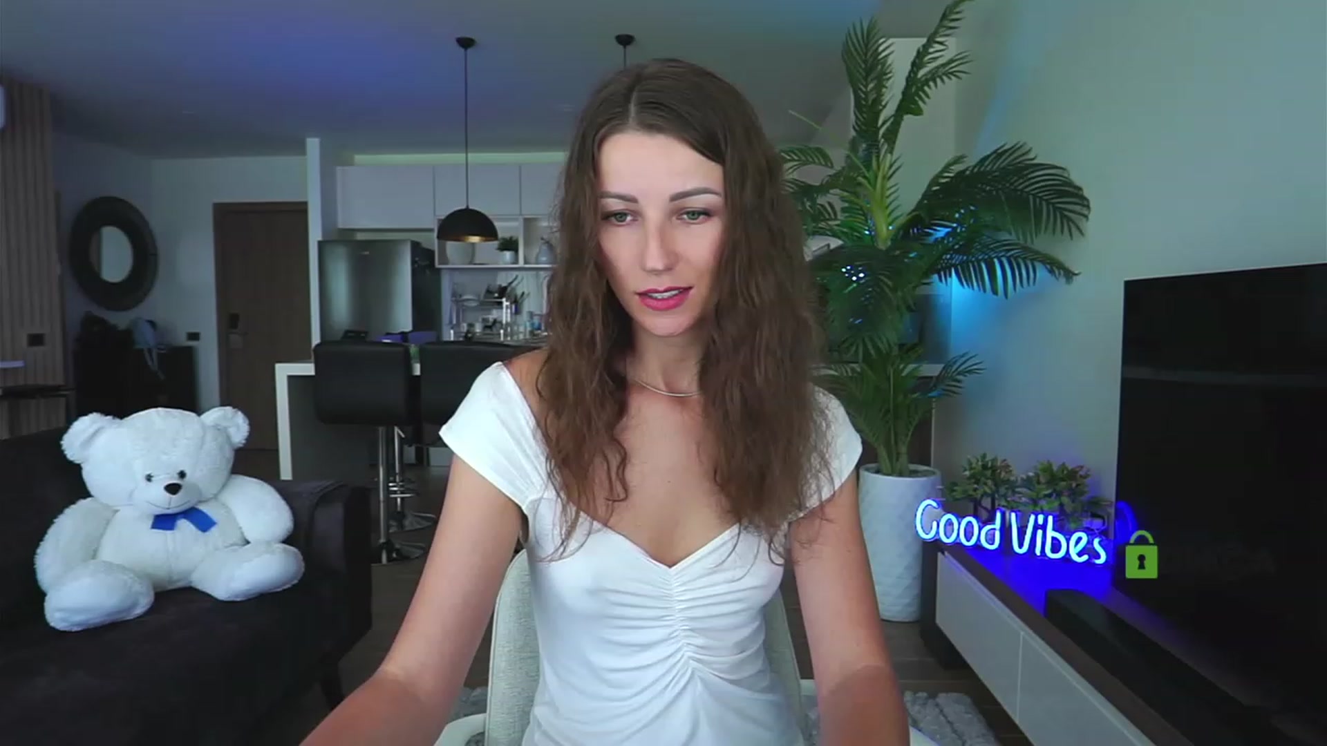 Gallery image thumbnail from Anna_Shine89's myfreecams stream on, 12/12/2022, 03:17 image 8 of 20