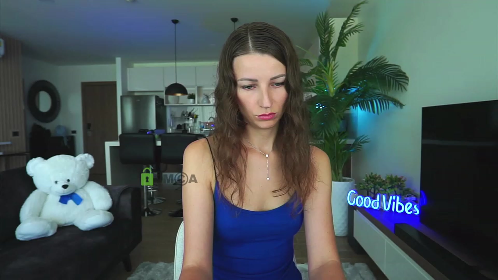 Gallery image thumbnail from Anna_Shine89's myfreecams stream on, 12/13/2022, 02:00 image 19 of 20