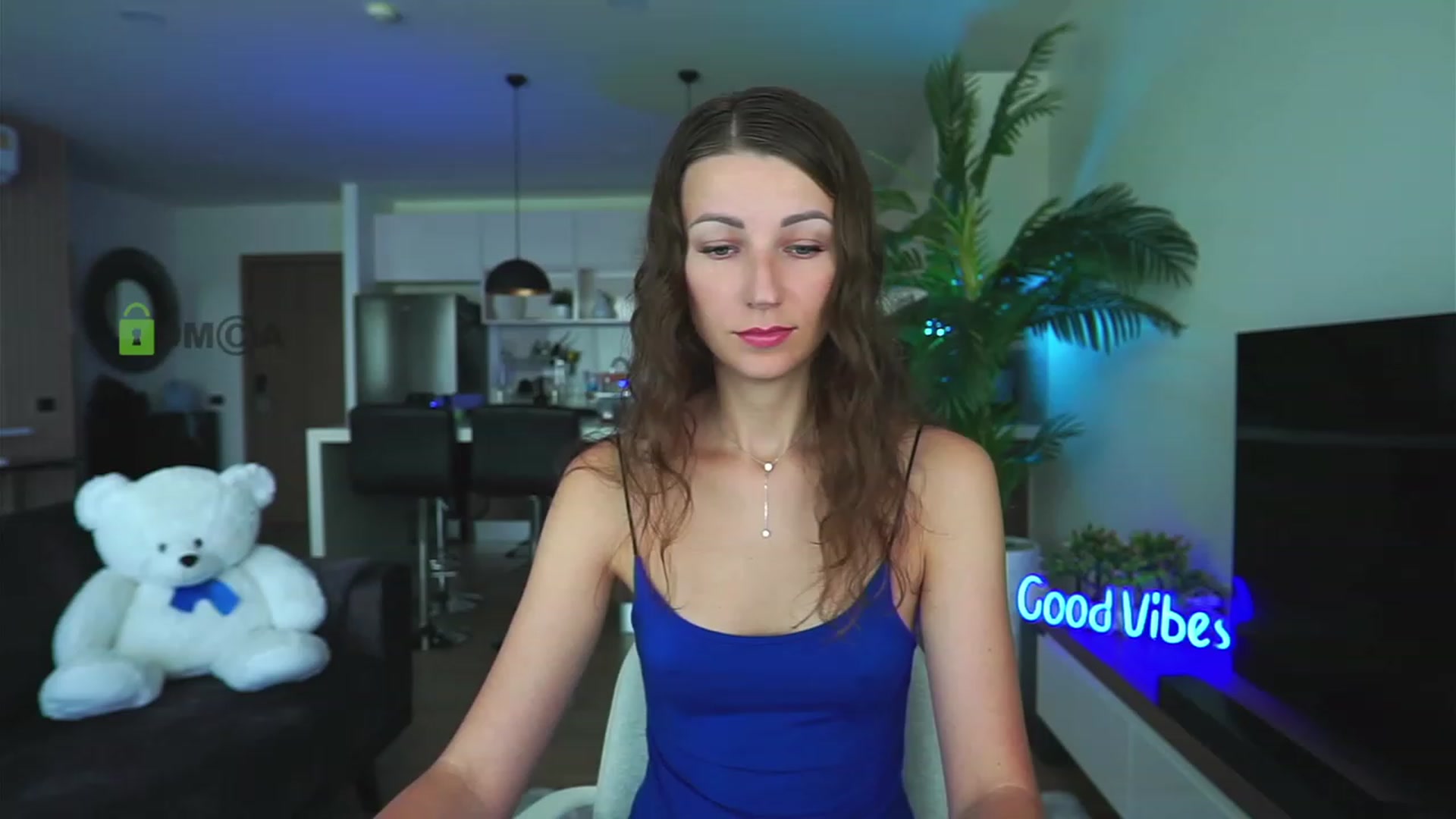 Gallery image thumbnail from Anna_Shine89's myfreecams stream on, 12/13/2022, 02:00 image 4 of 20
