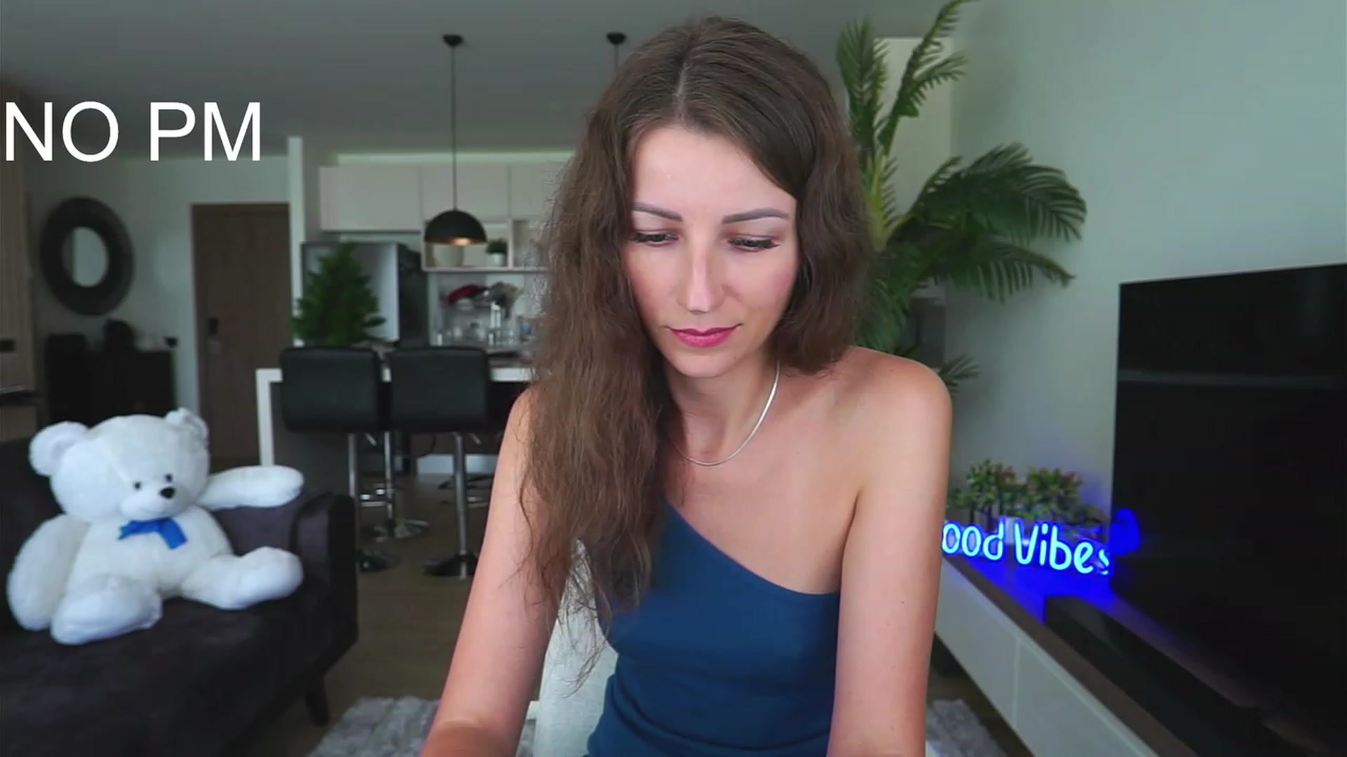 Gallery image thumbnail from Anna_Shine89's myfreecams stream on, 12/26/2022, 04:43 image 5 of 20