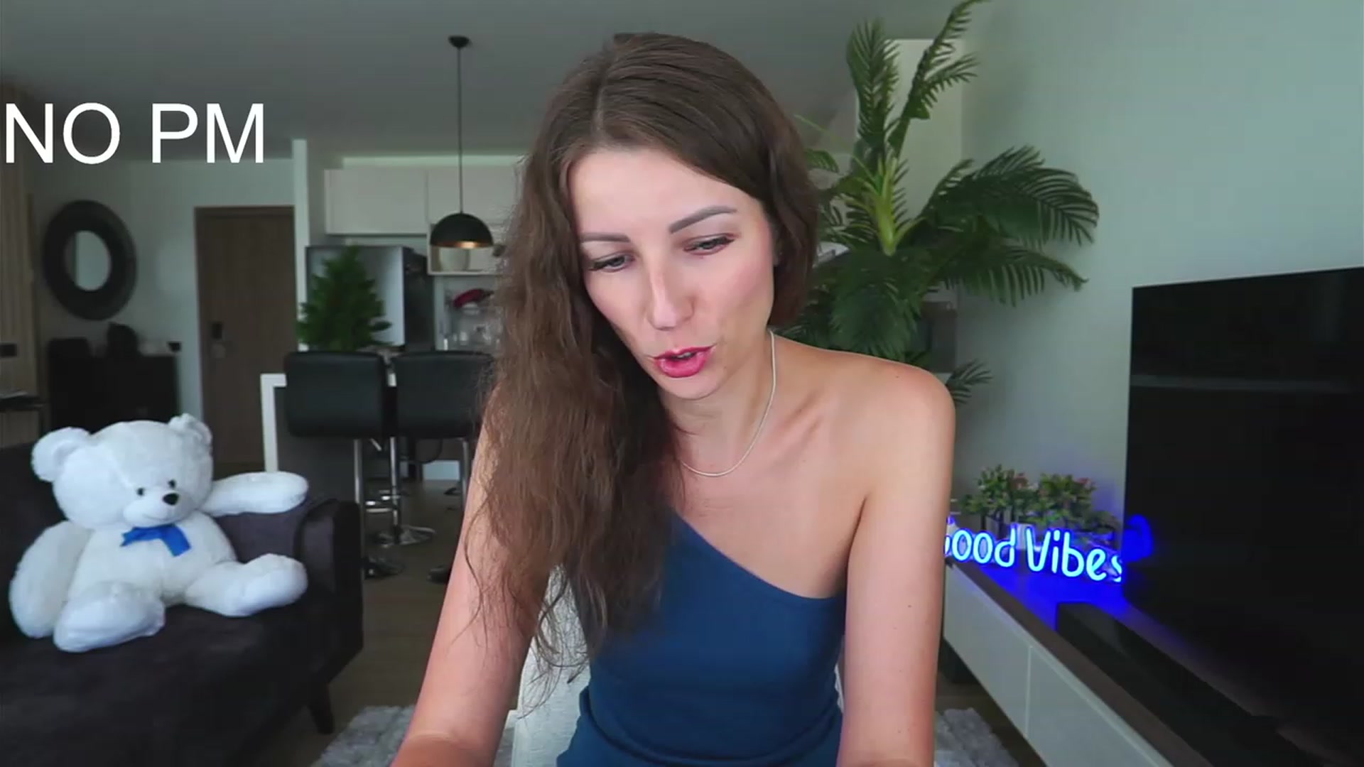 Gallery image thumbnail from Anna_Shine89's myfreecams stream on, 12/26/2022, 04:43 image 6 of 20