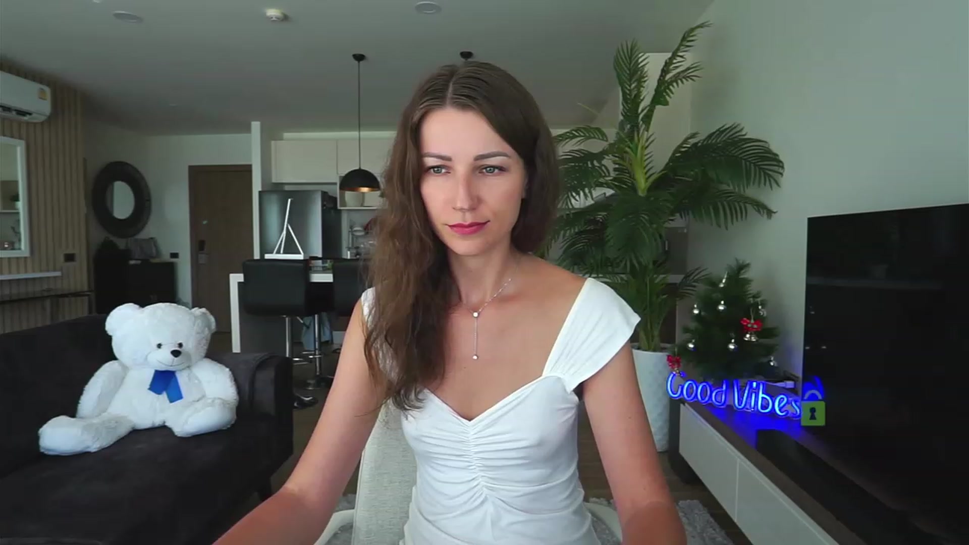 Gallery image thumbnail from Anna_Shine89's myfreecams stream on, 01/12/2023, 07:51 image 16 of 20