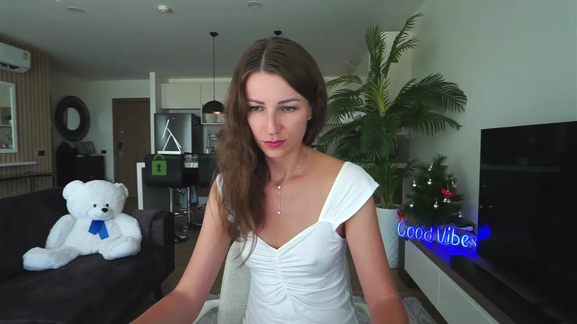 Gallery image thumbnail from Anna_Shine89's myfreecams stream on, 01/12/2023, 07:51 image 13 of 20